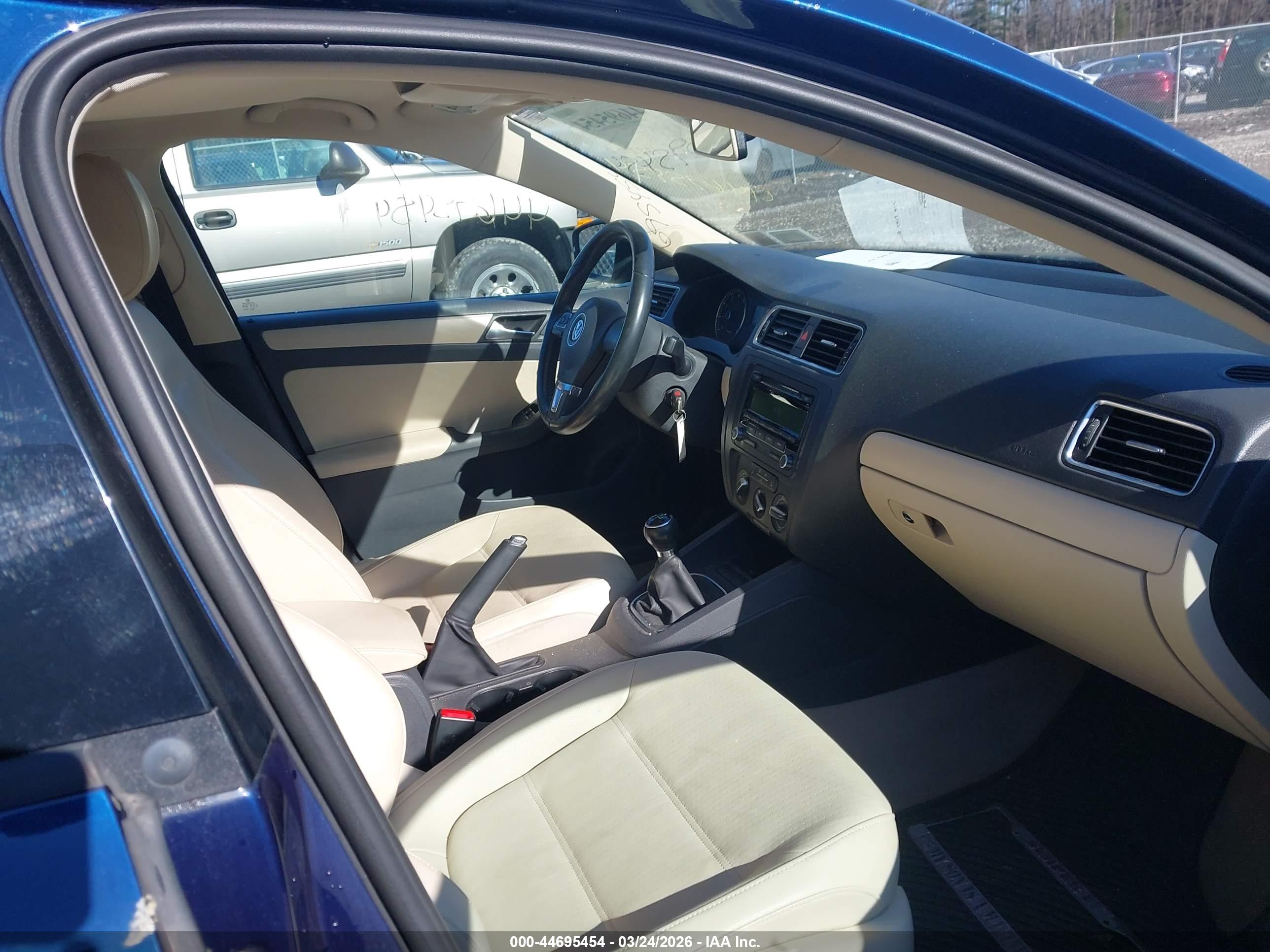 VOLKSWAGEN JETTA image 5