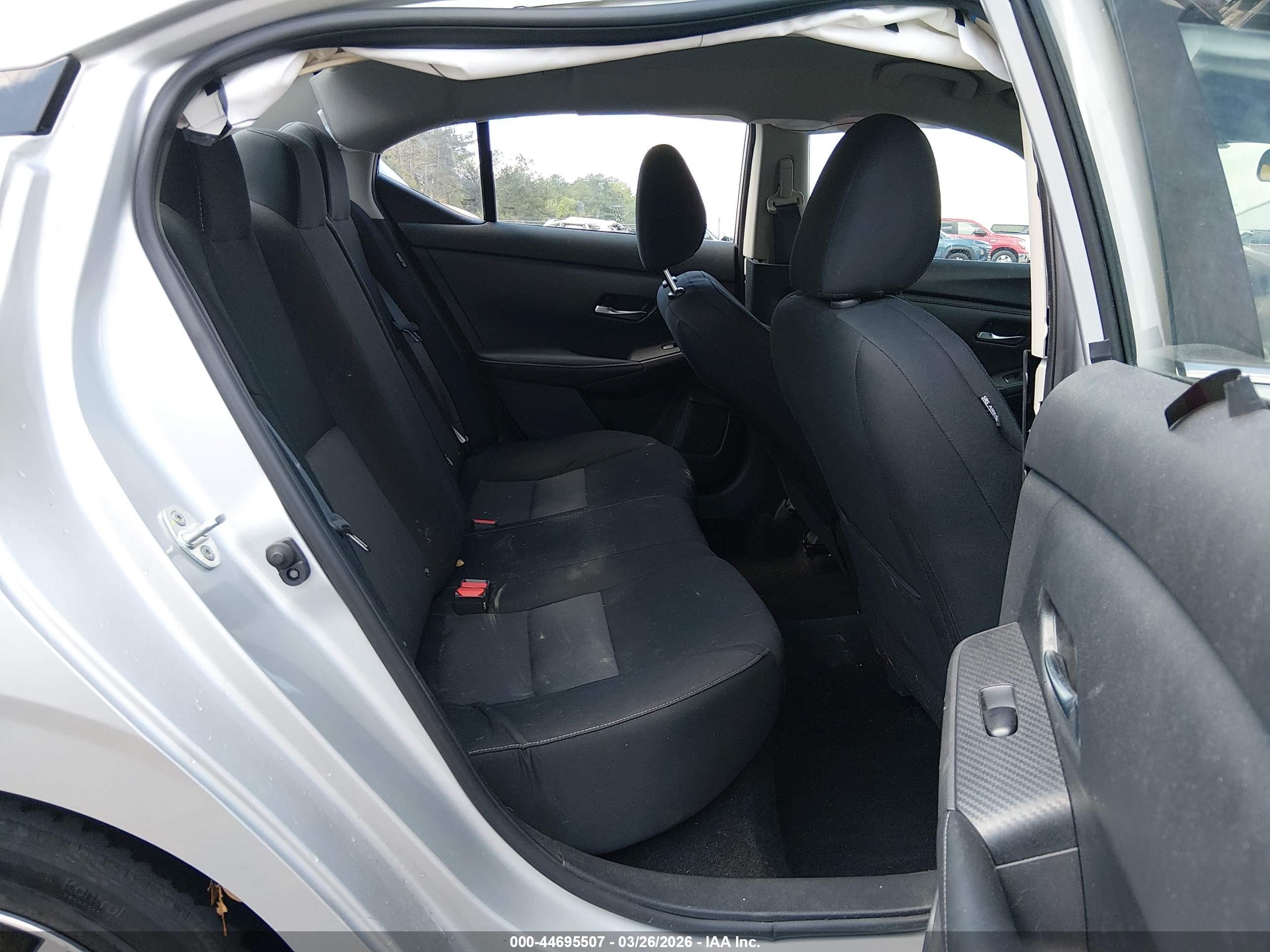 NISSAN SENTRA image 8