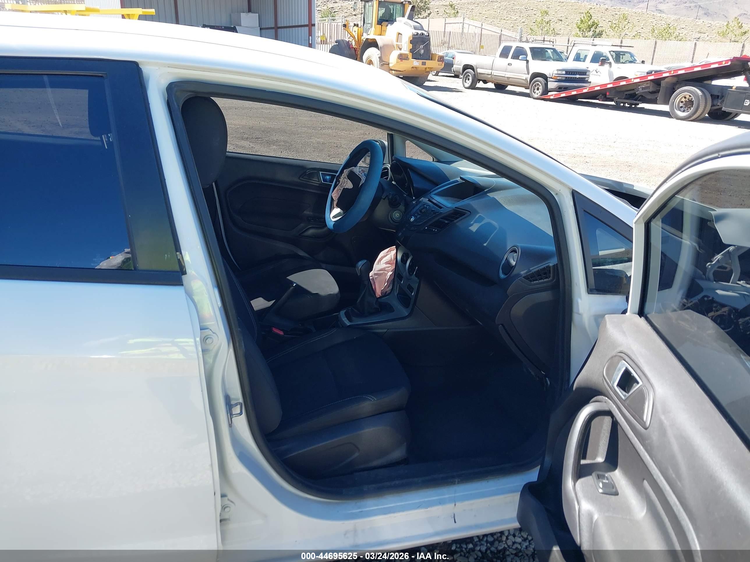 FORD FIESTA image 5
