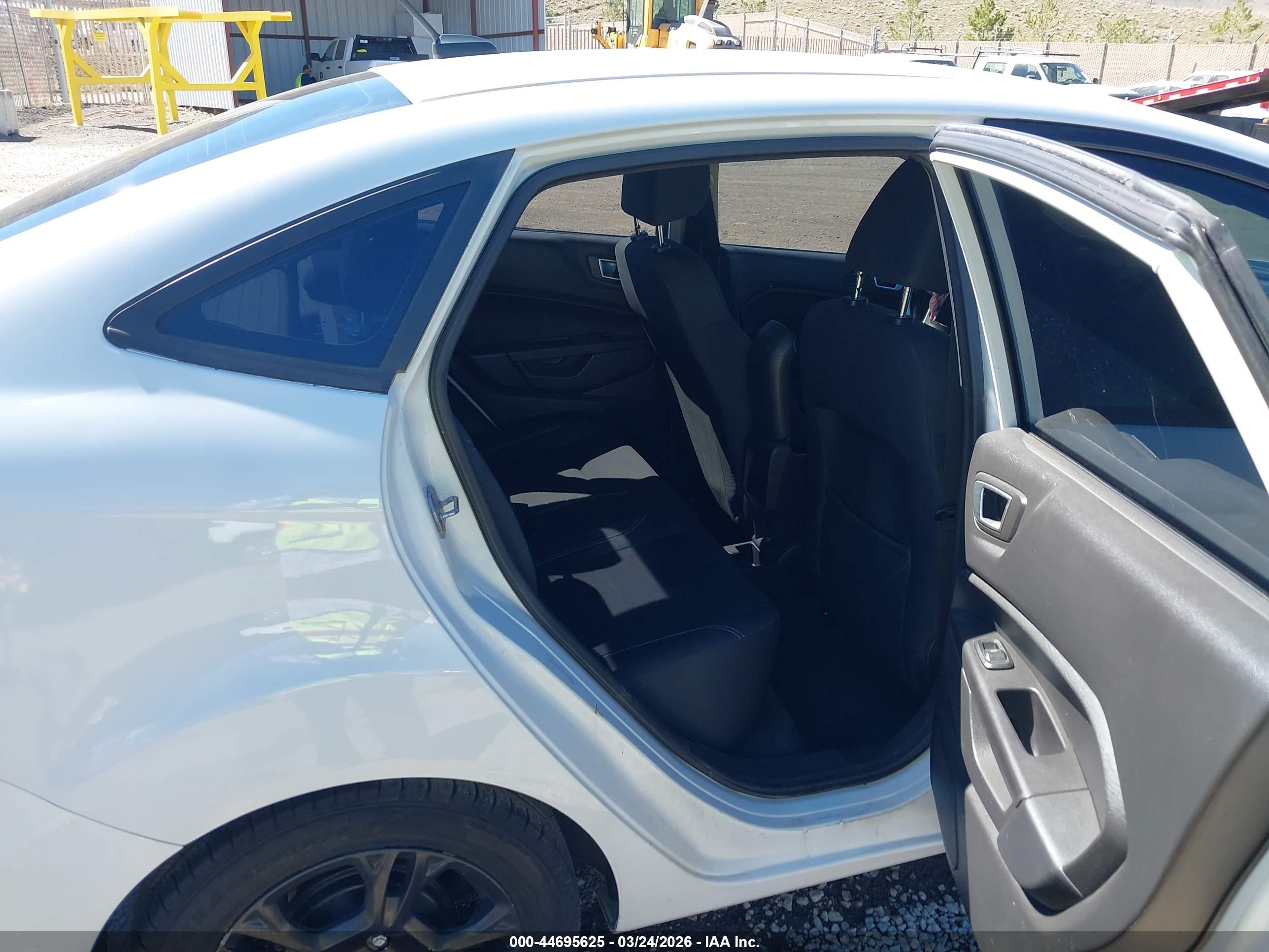 FORD FIESTA image 8
