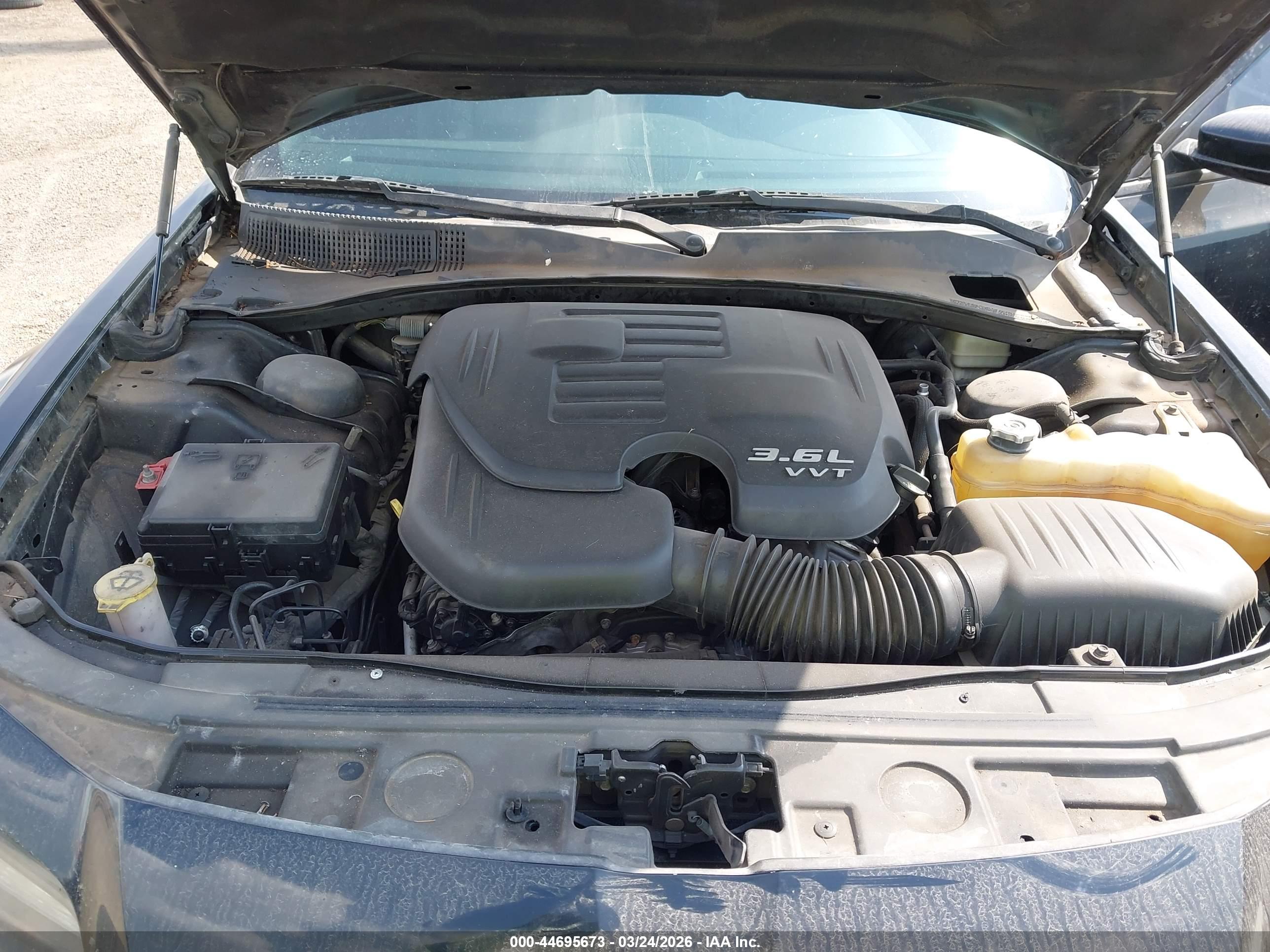 CHRYSLER 300 image 10