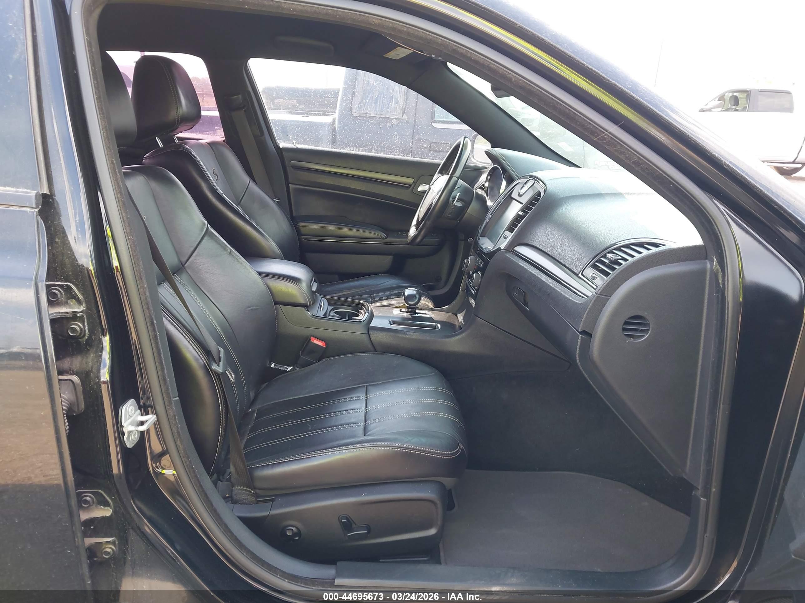 CHRYSLER 300 image 5