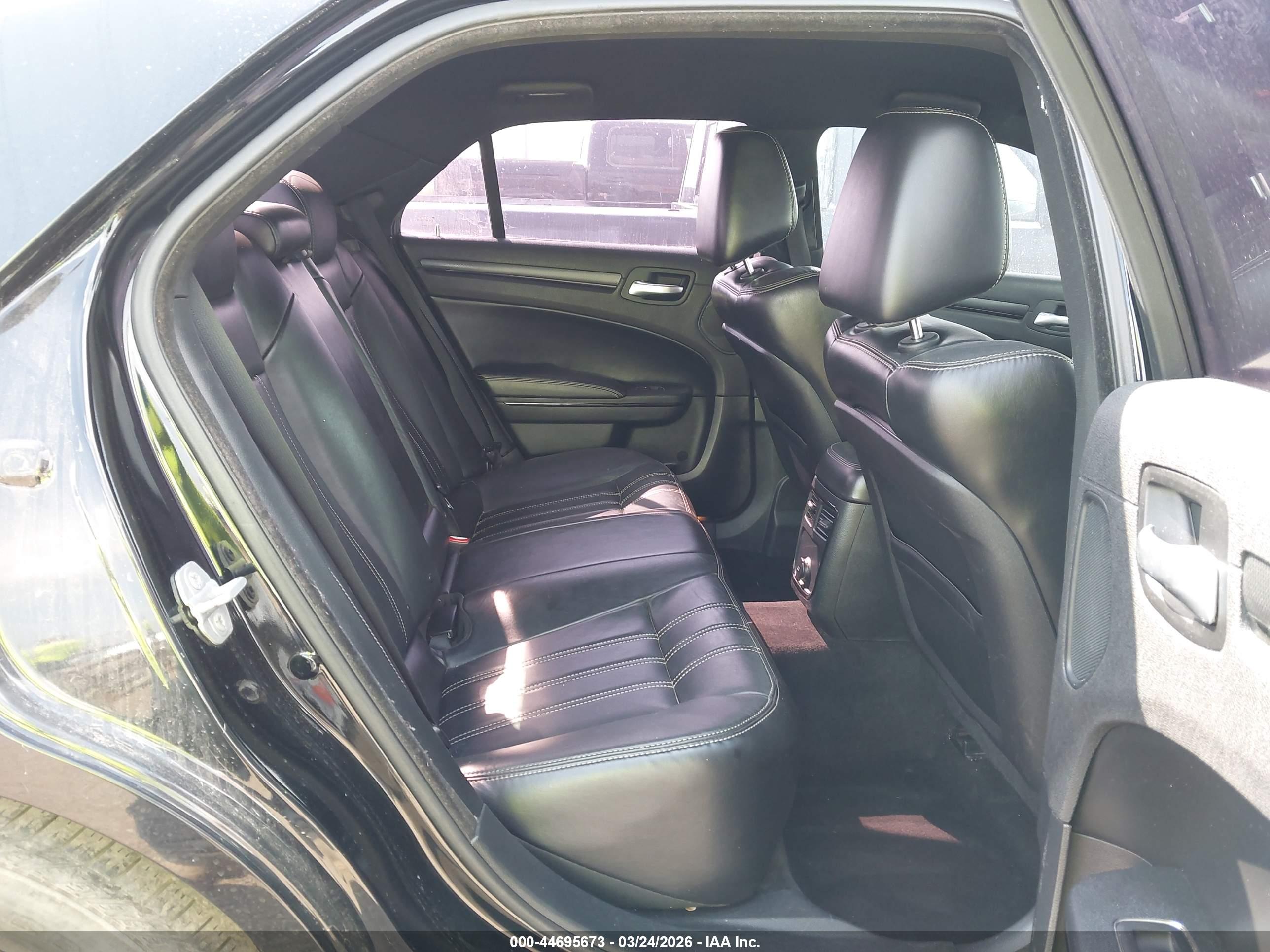 CHRYSLER 300 image 8