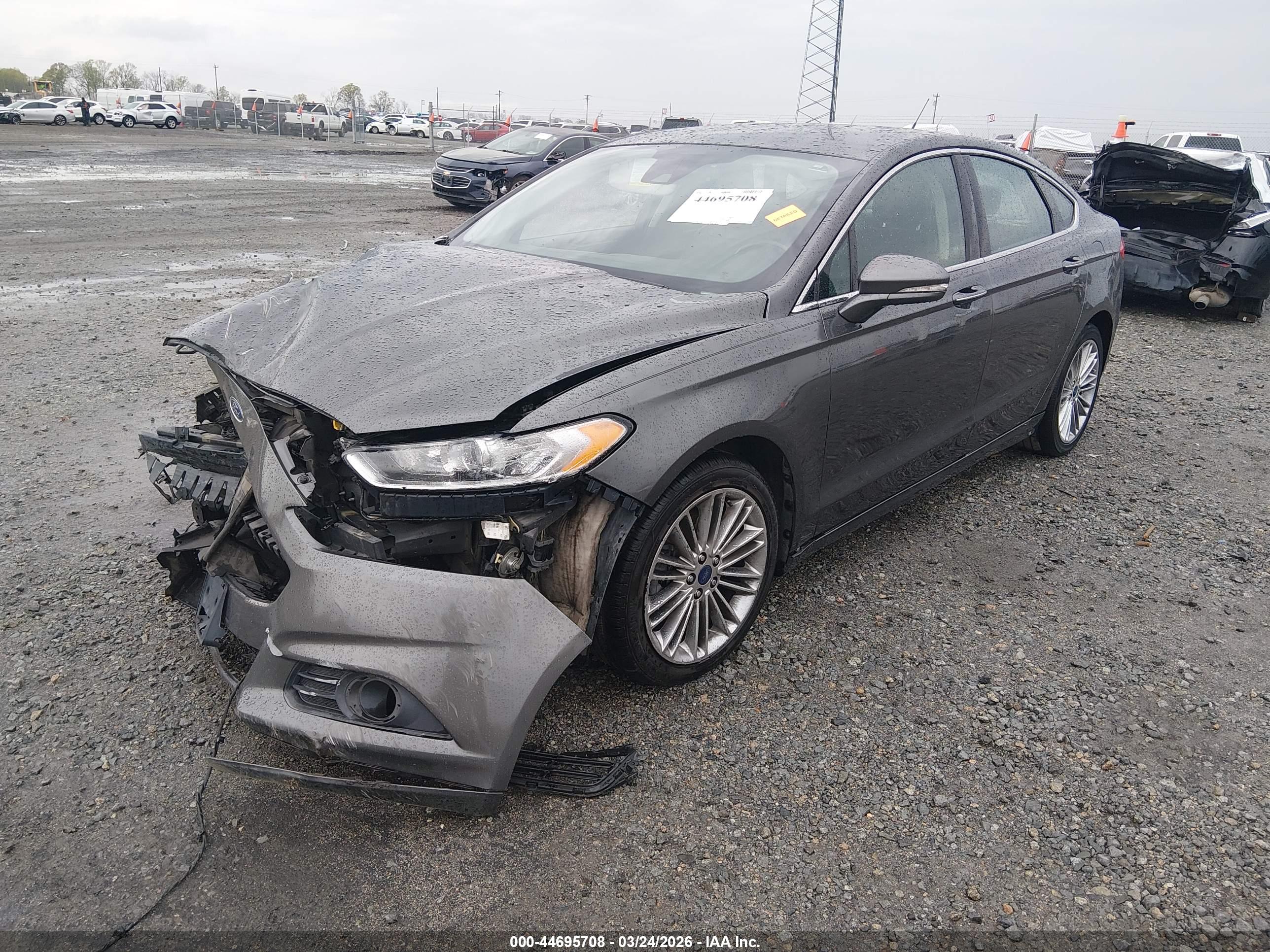FORD FUSION image 2
