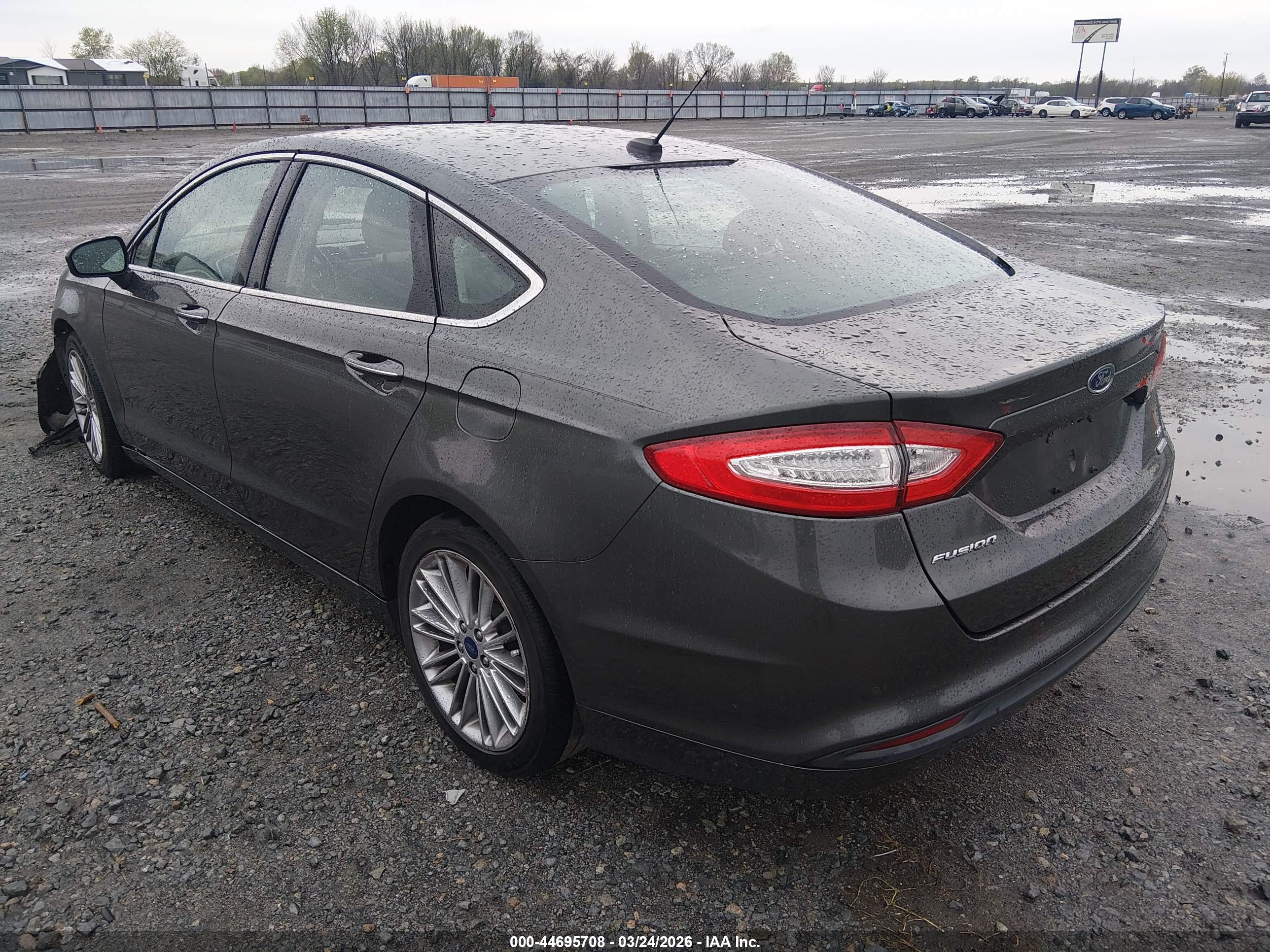 FORD FUSION image 3