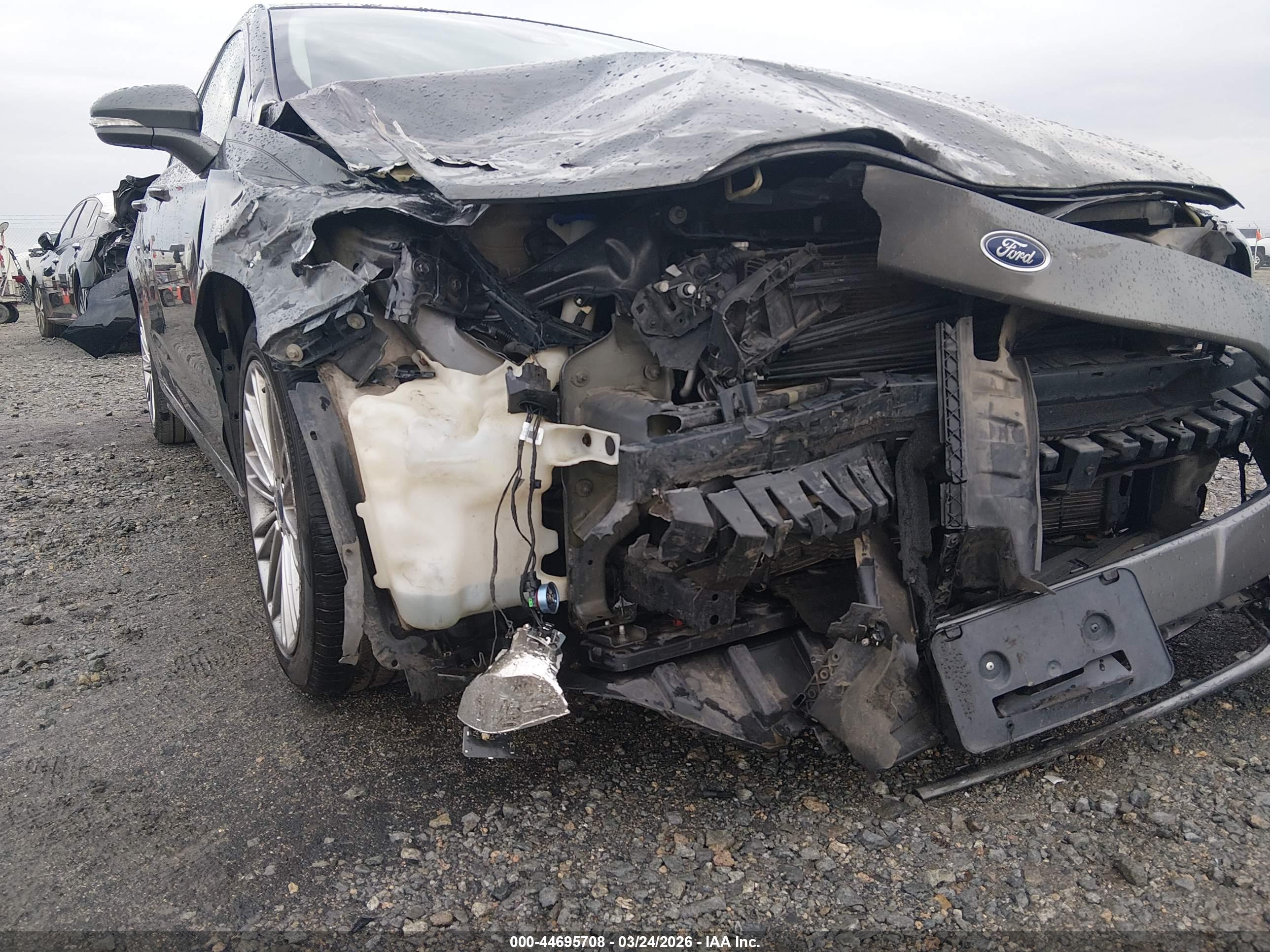 FORD FUSION image 6