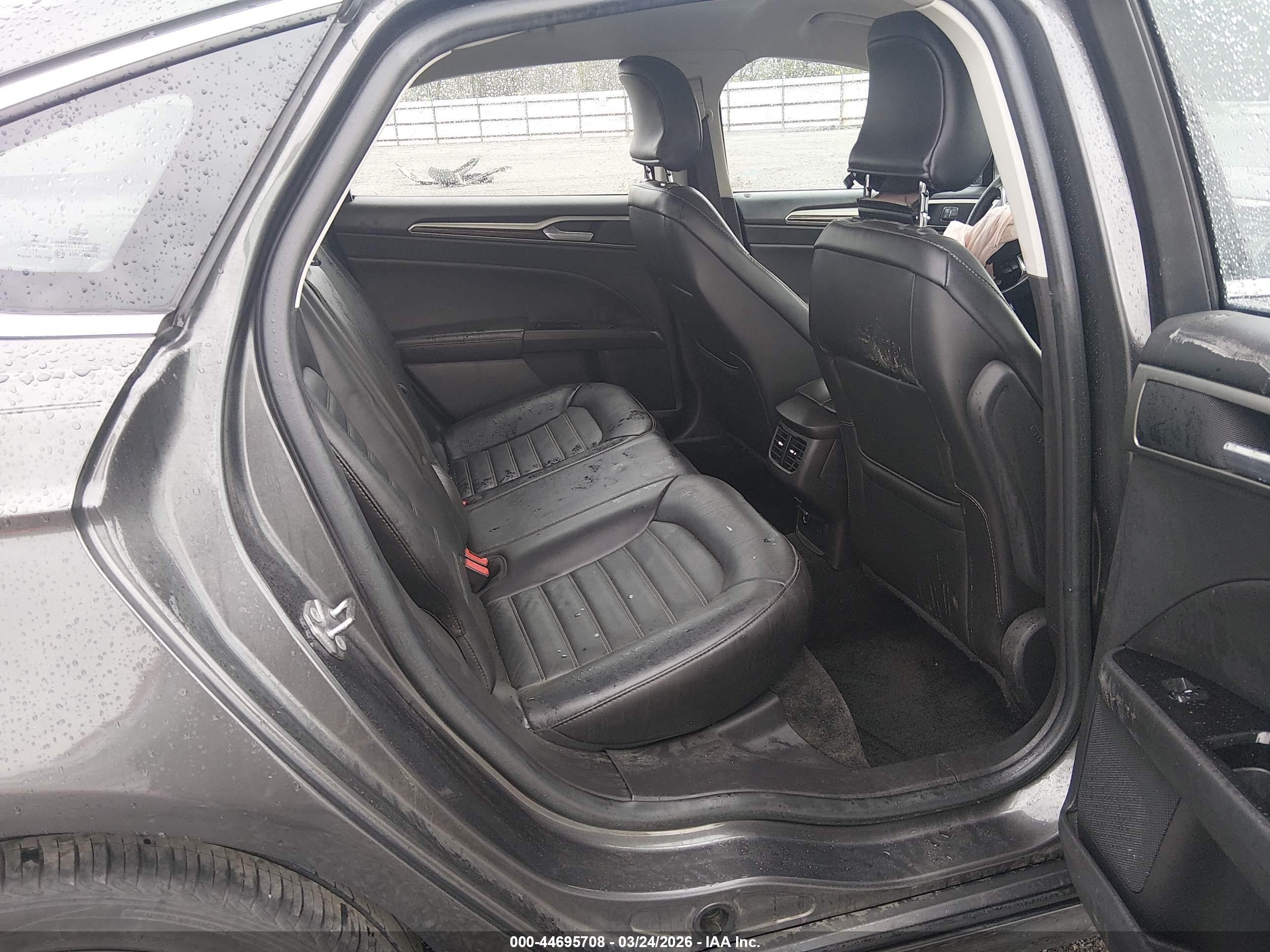 FORD FUSION image 8
