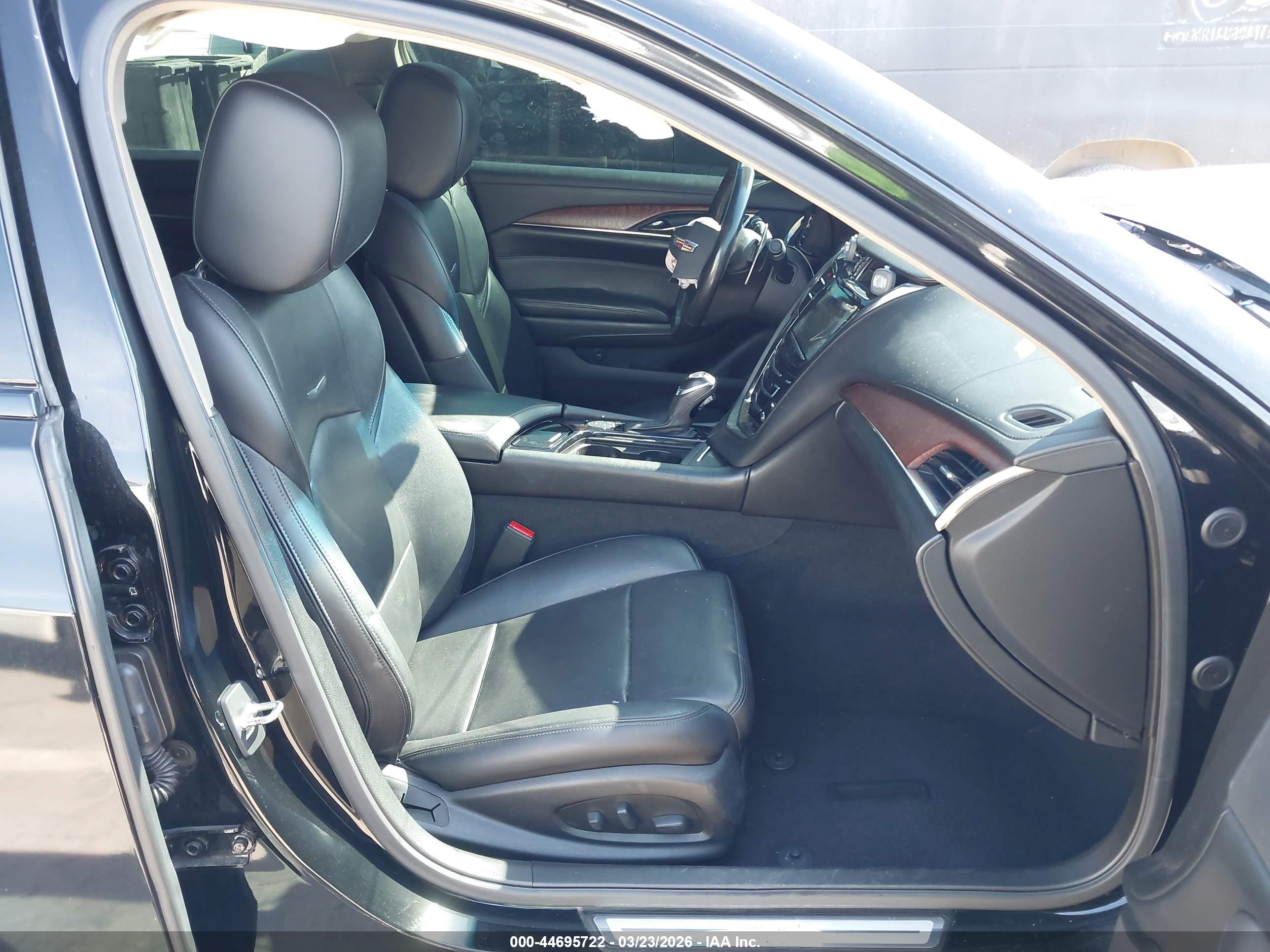 CADILLAC CTS image 5