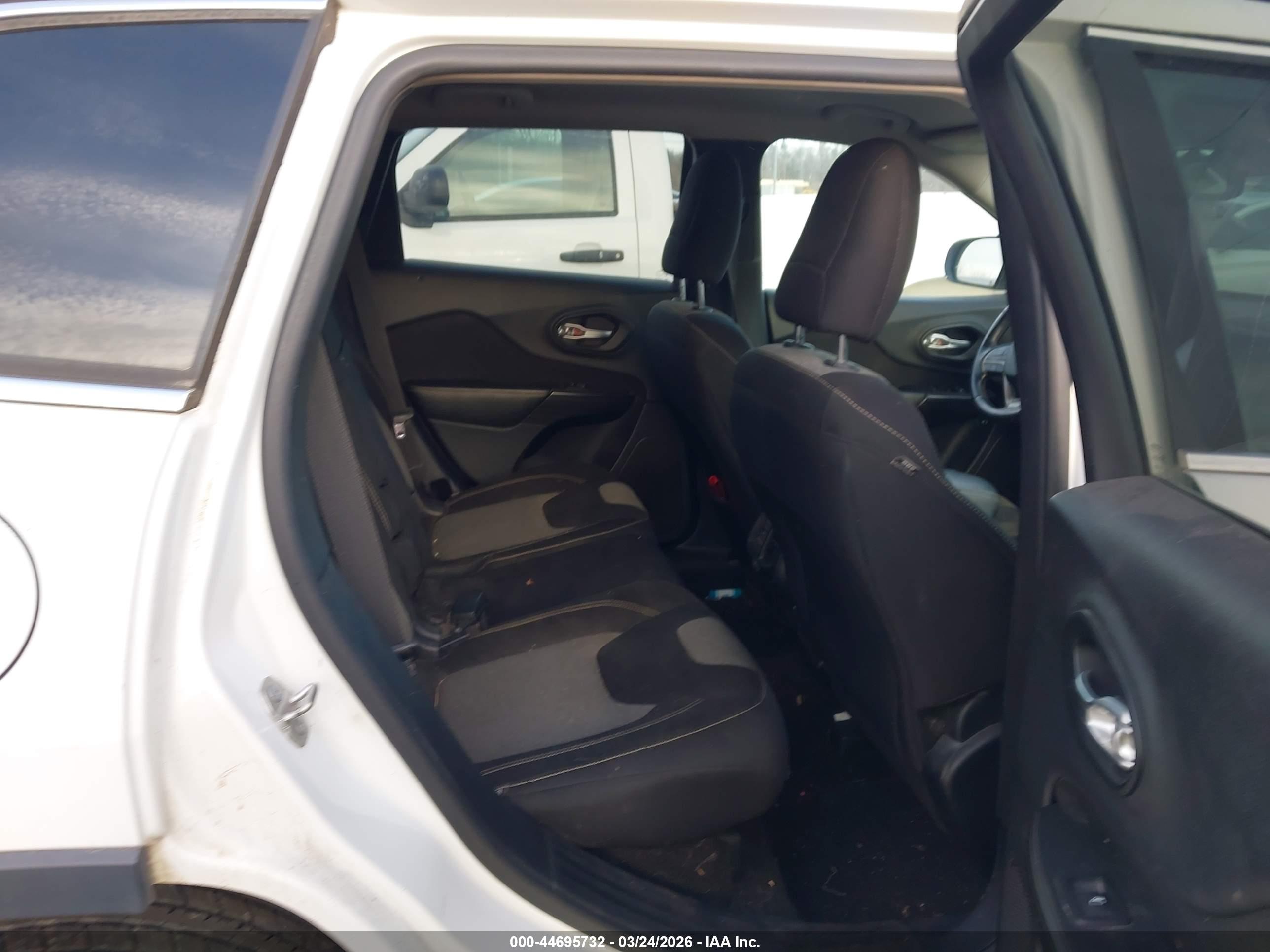 JEEP CHEROKEE image 8