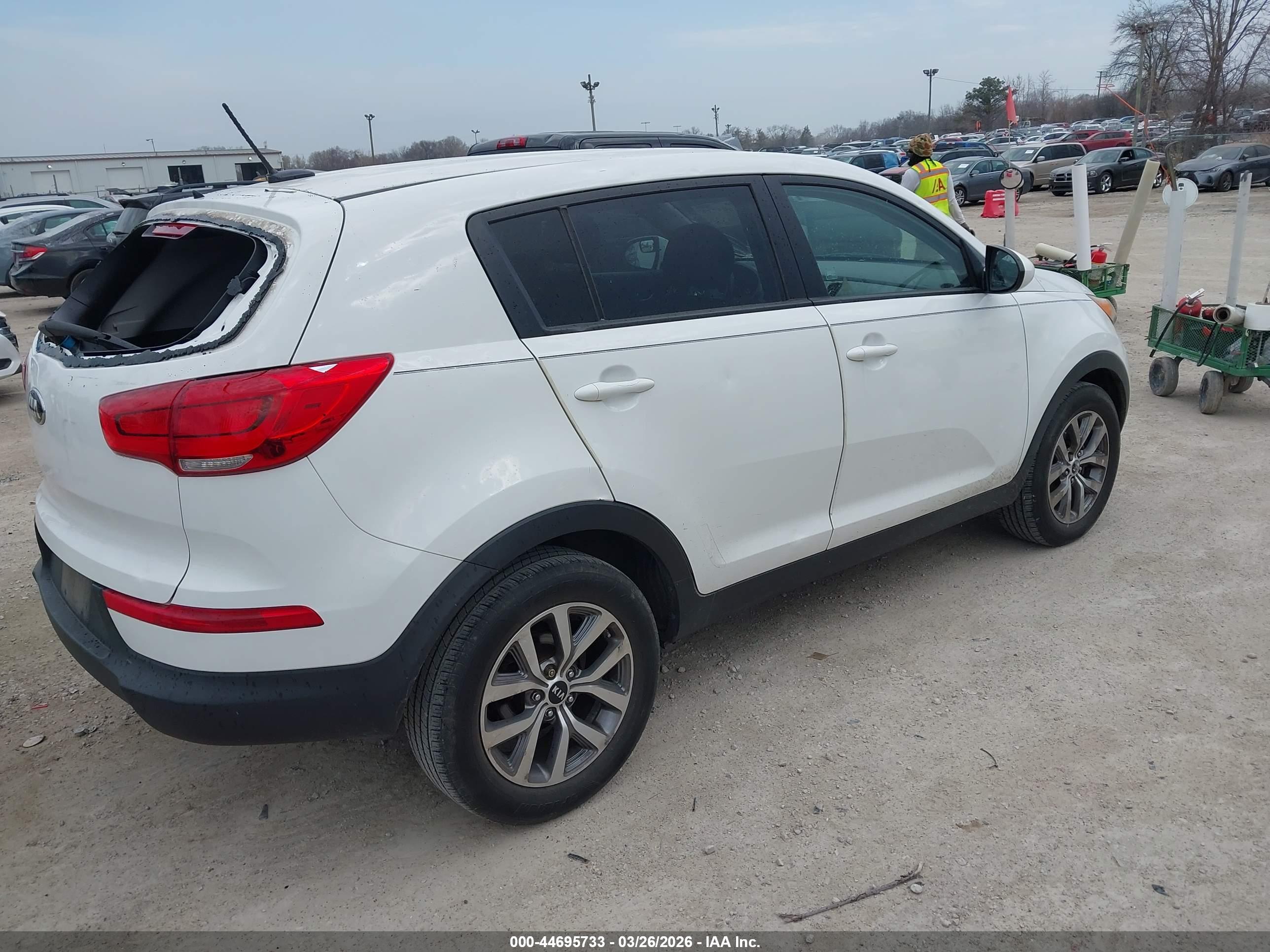 KIA SPORTAGE image 4