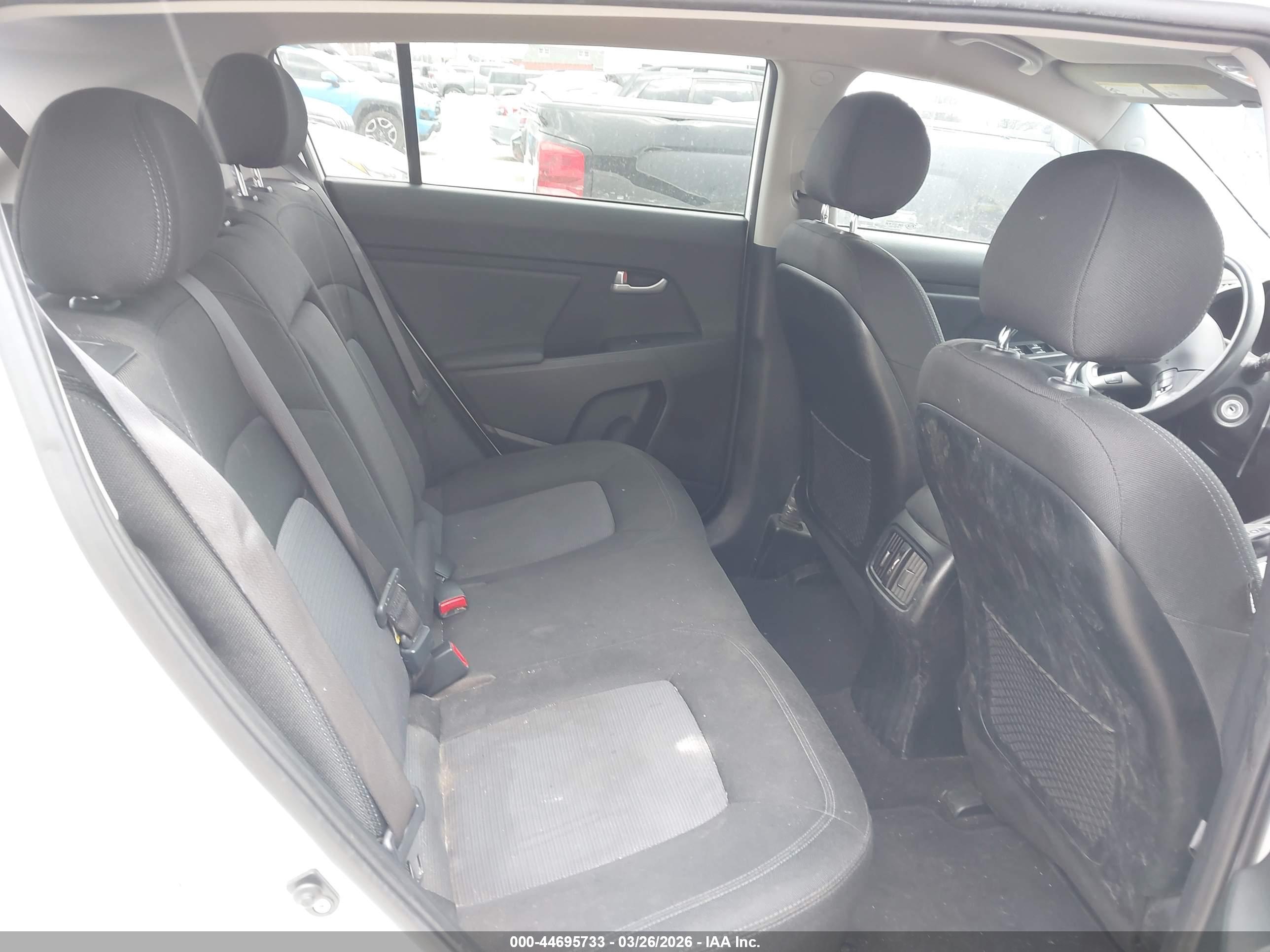 KIA SPORTAGE image 8
