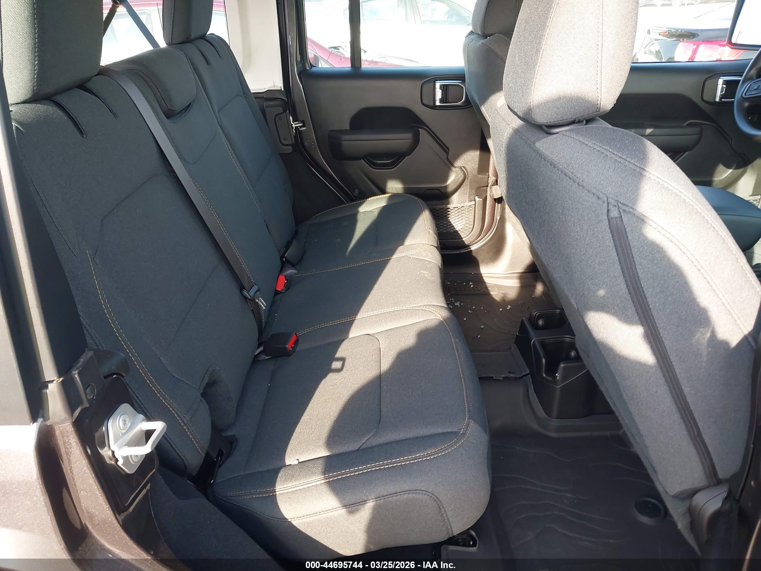 JEEP WRANGLER image 8