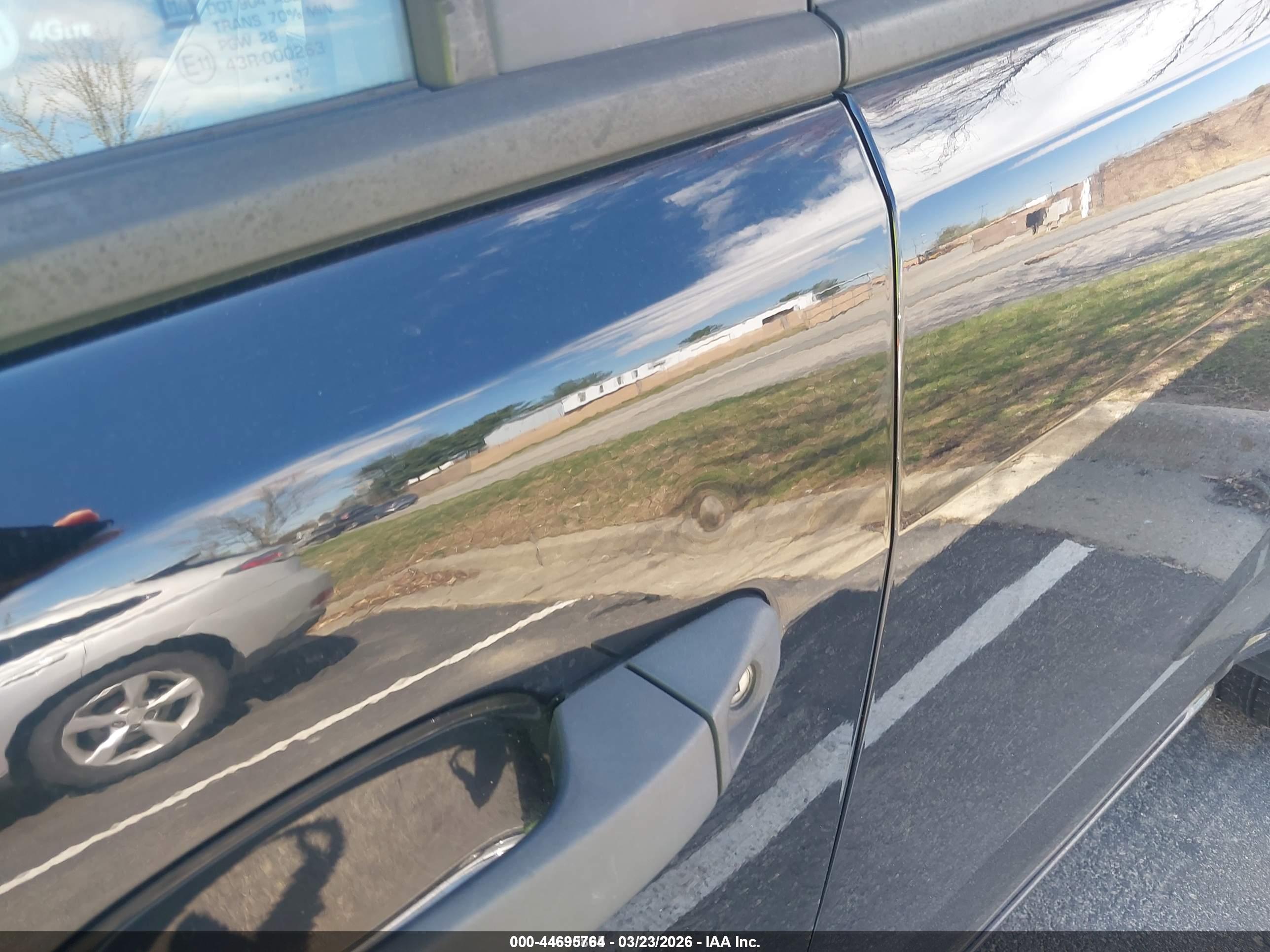CHEVROLET COLORADO image 6