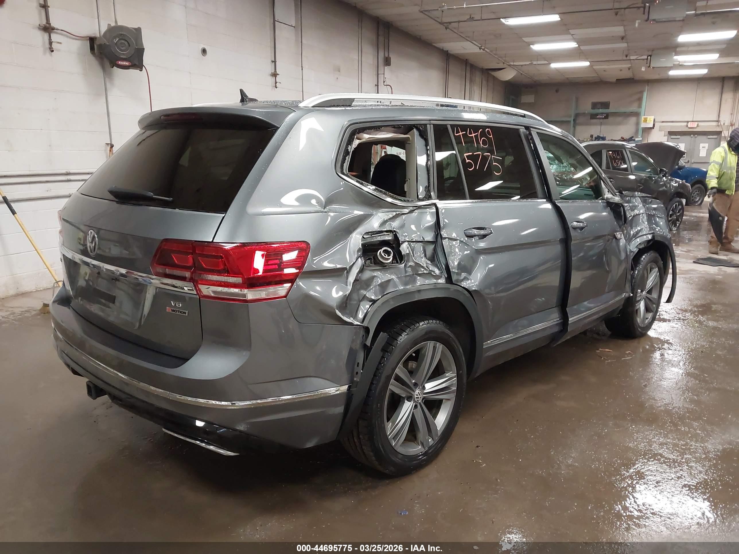 VOLKSWAGEN ATLAS image 4