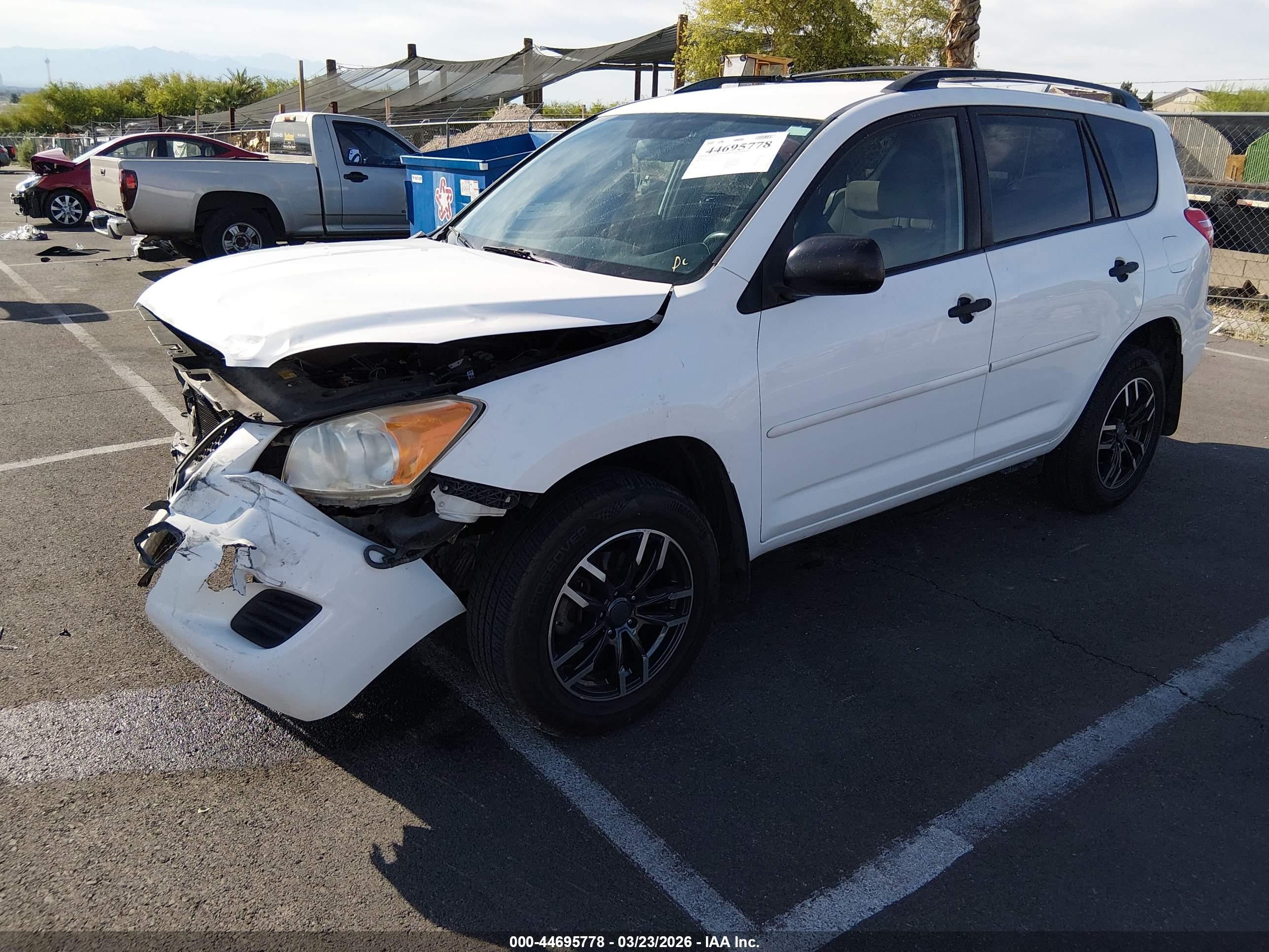 TOYOTA RAV4 image 2