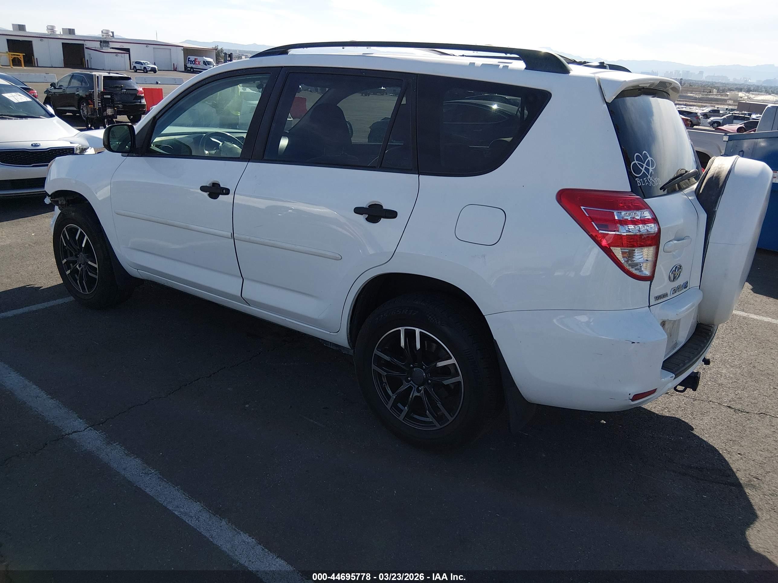 TOYOTA RAV4 image 3