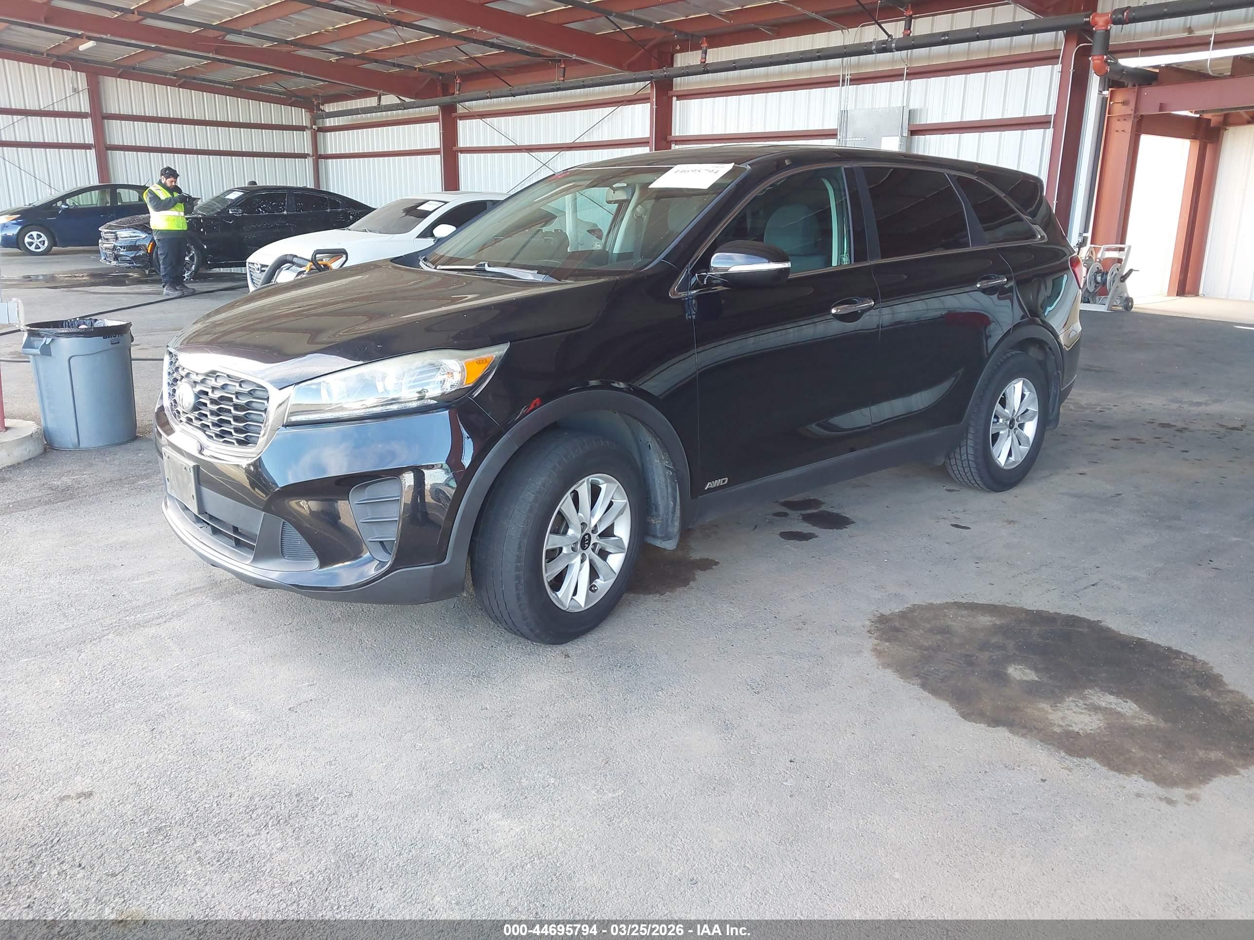 KIA SORENTO image 2