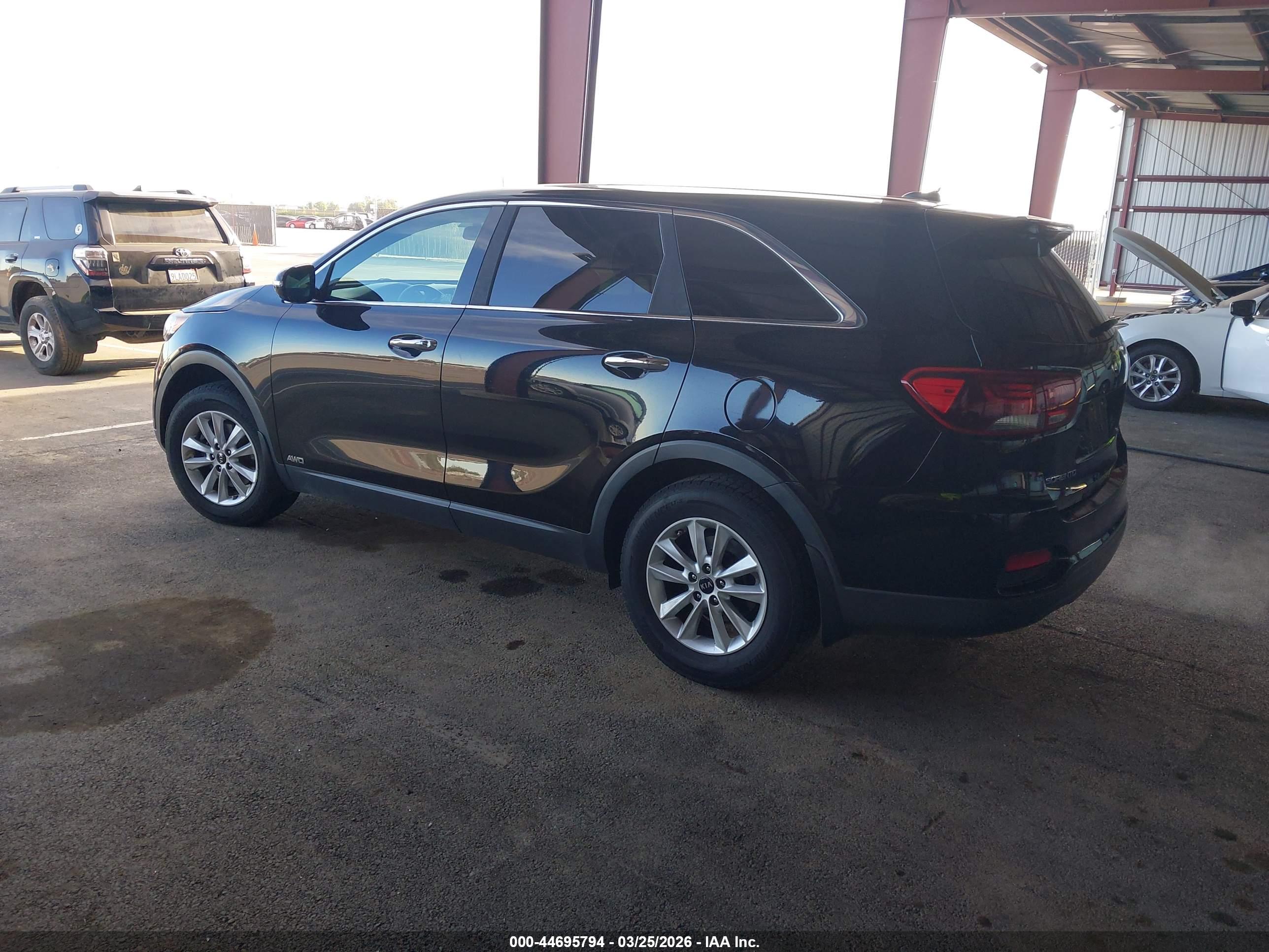 KIA SORENTO image 3