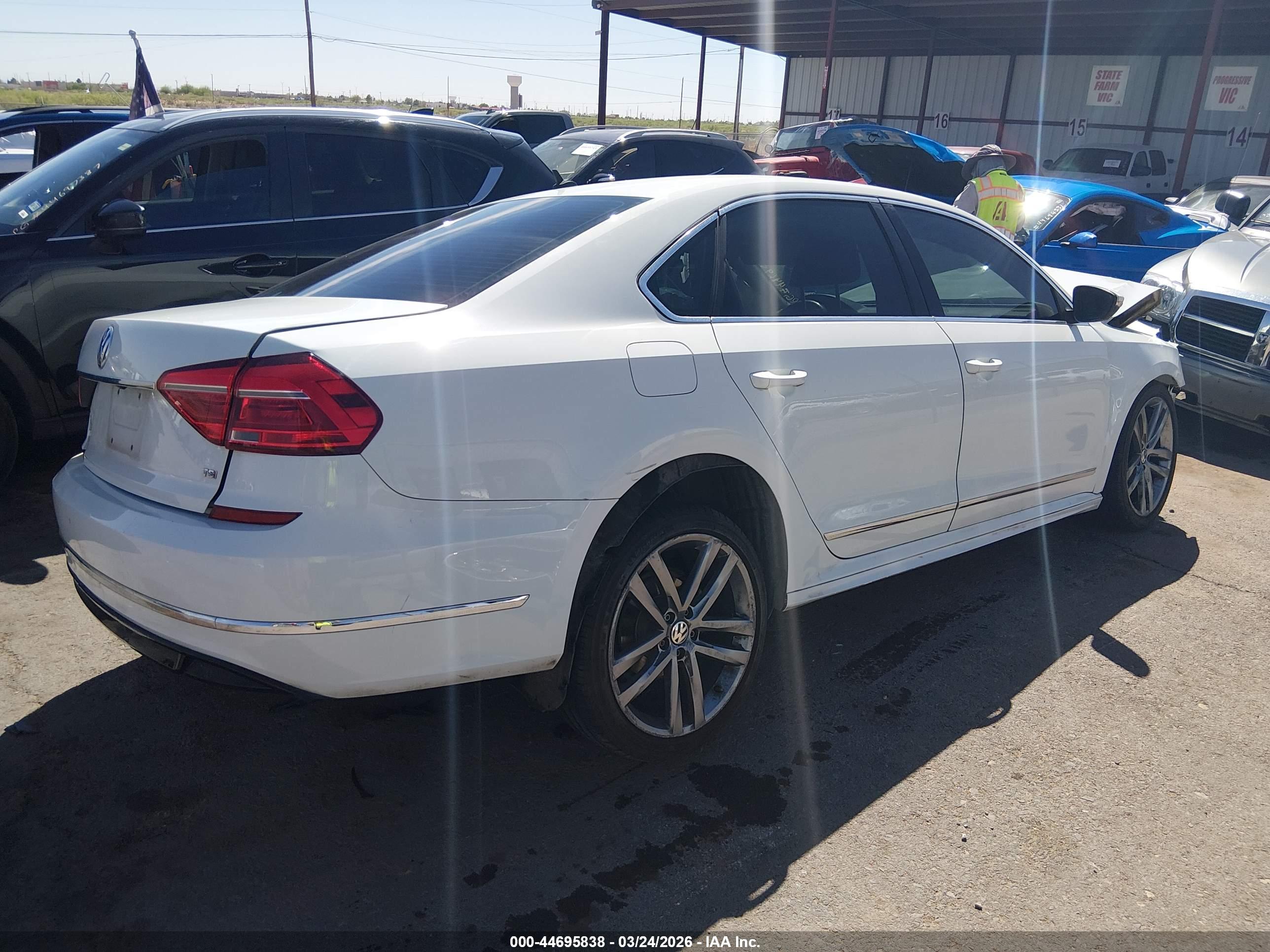 VOLKSWAGEN PASSAT image 4