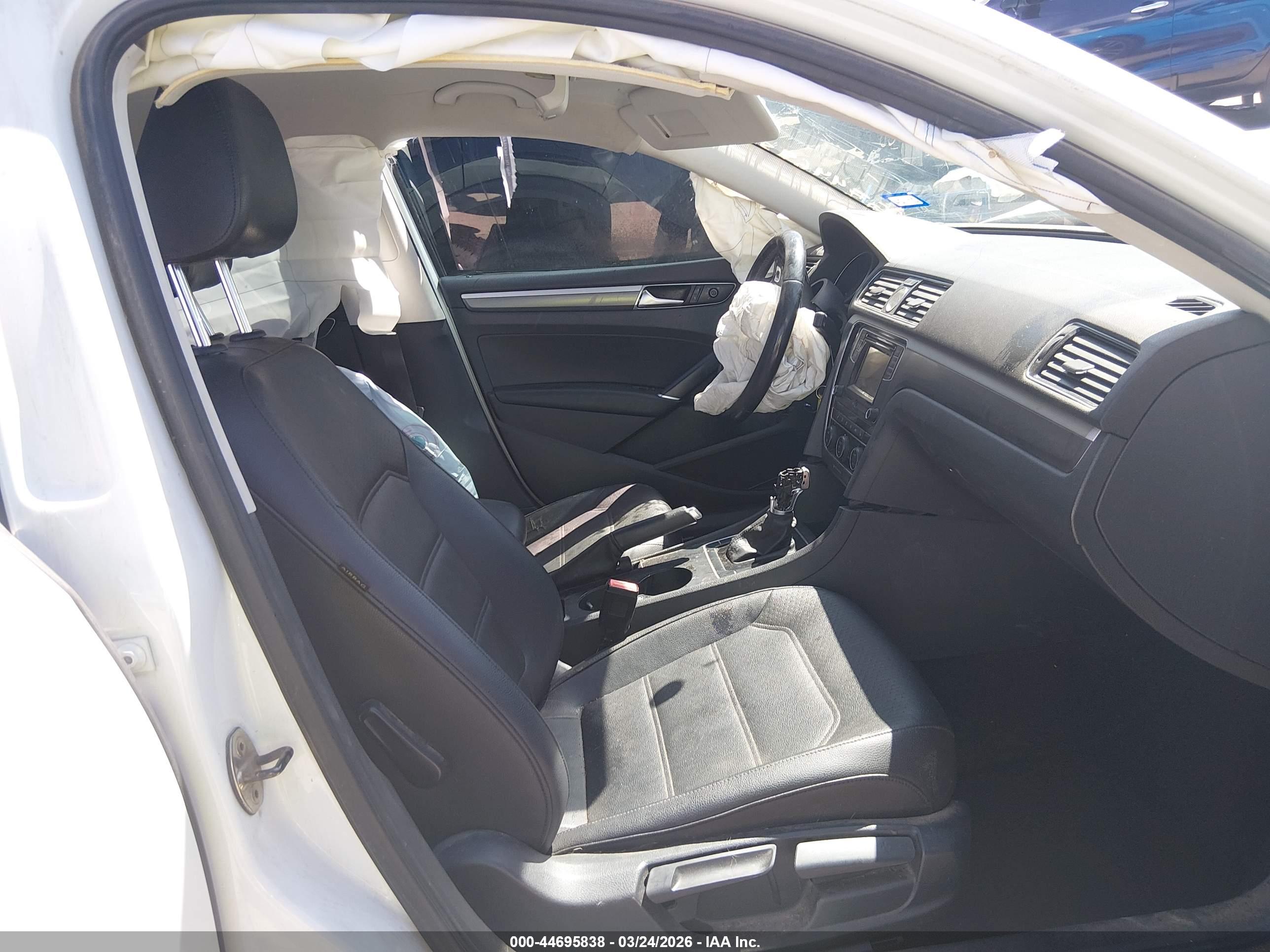 VOLKSWAGEN PASSAT image 5