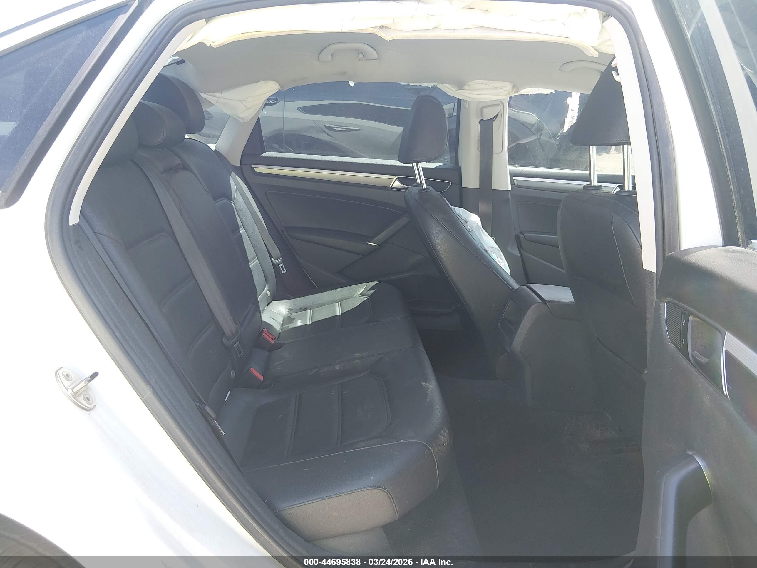 VOLKSWAGEN PASSAT image 8