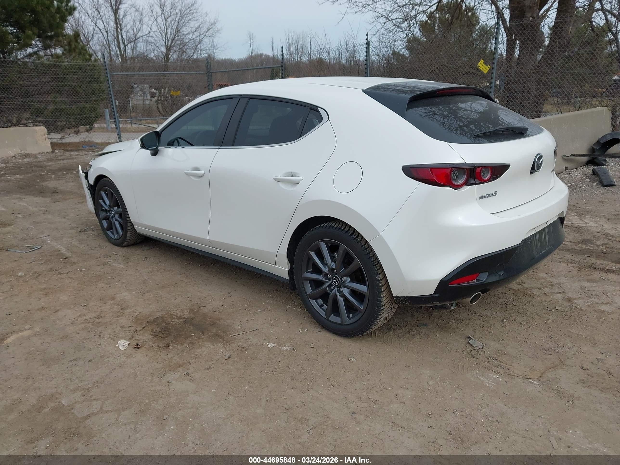 MAZDA MAZDA3 image 3