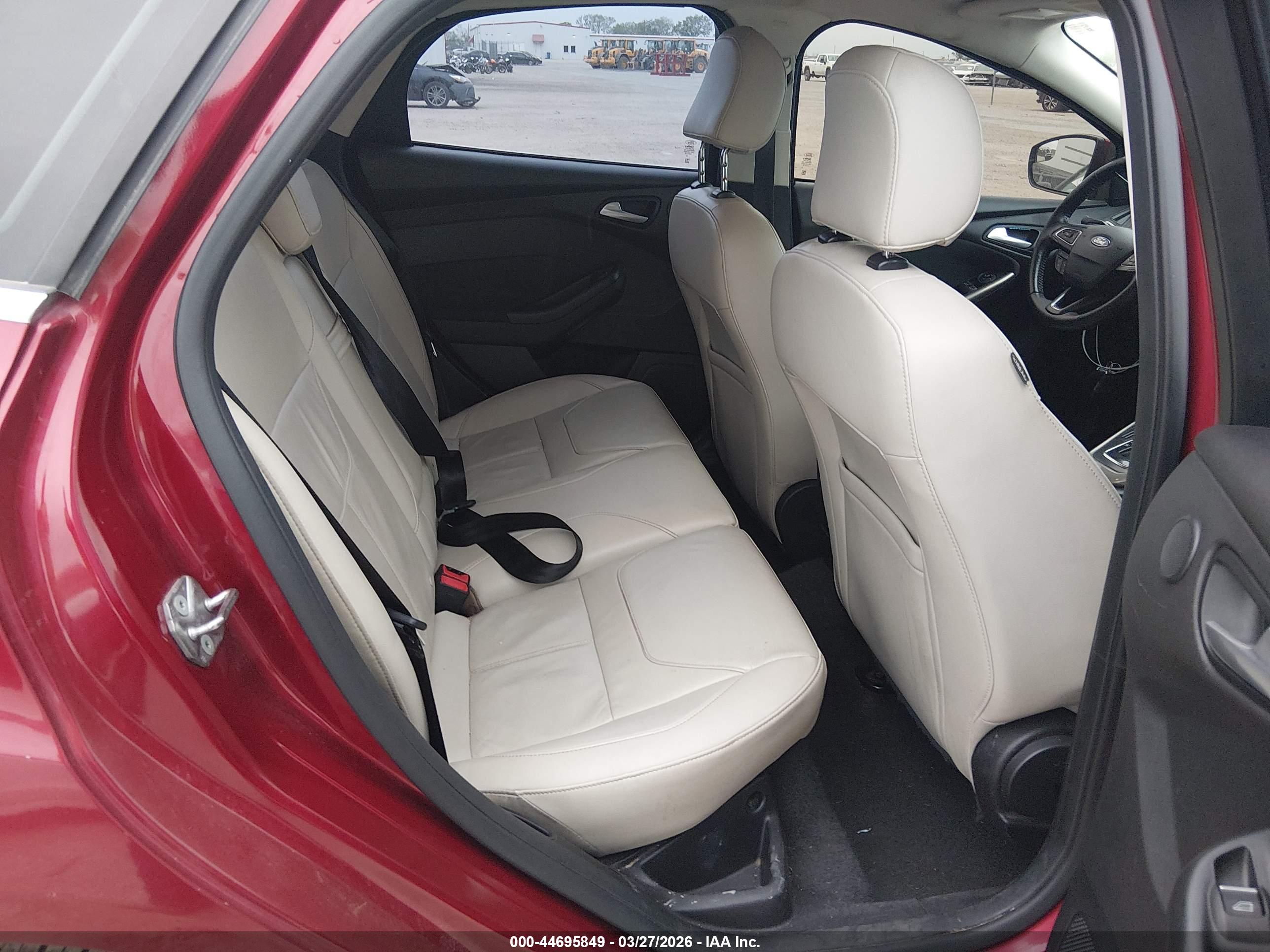 FORD FOCUS image 8