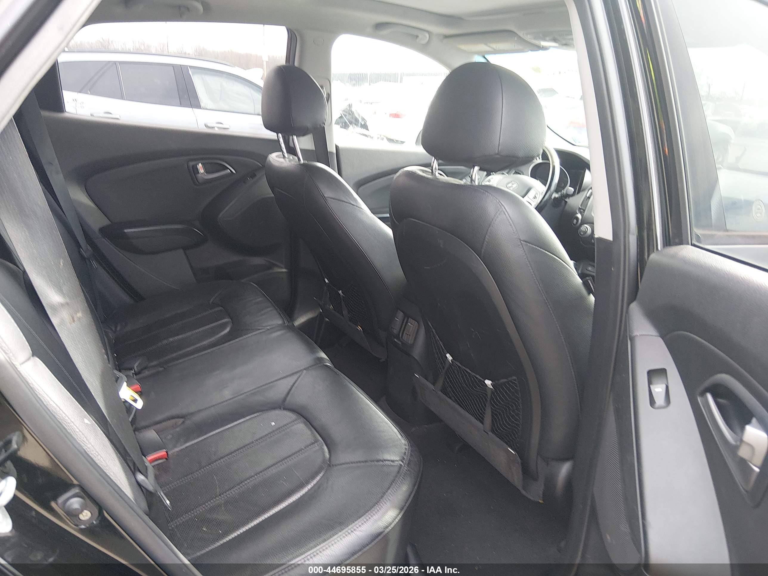 HYUNDAI TUCSON image 8