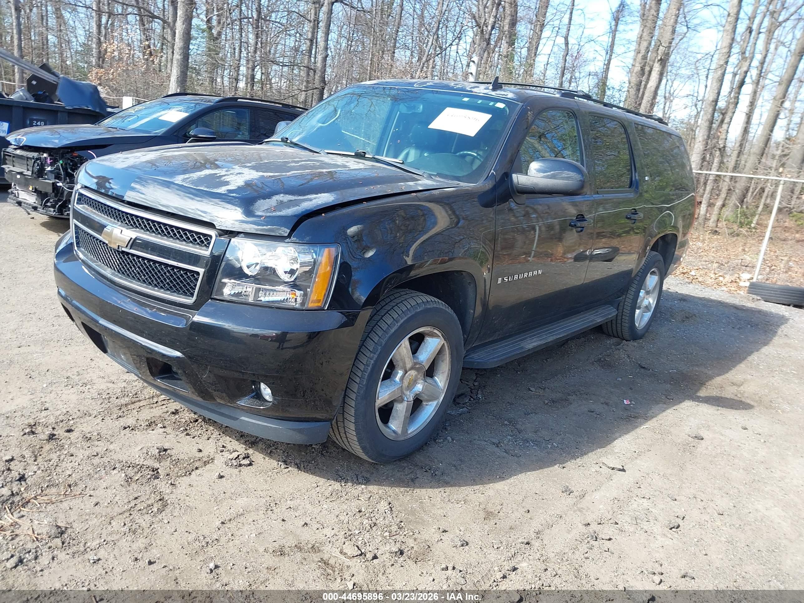 CHEVROLET SUBURBAN image 2