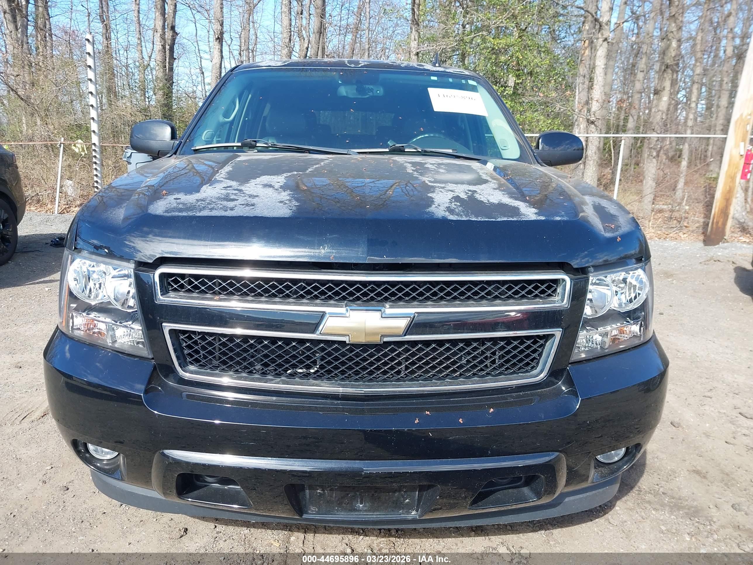 CHEVROLET SUBURBAN image 6