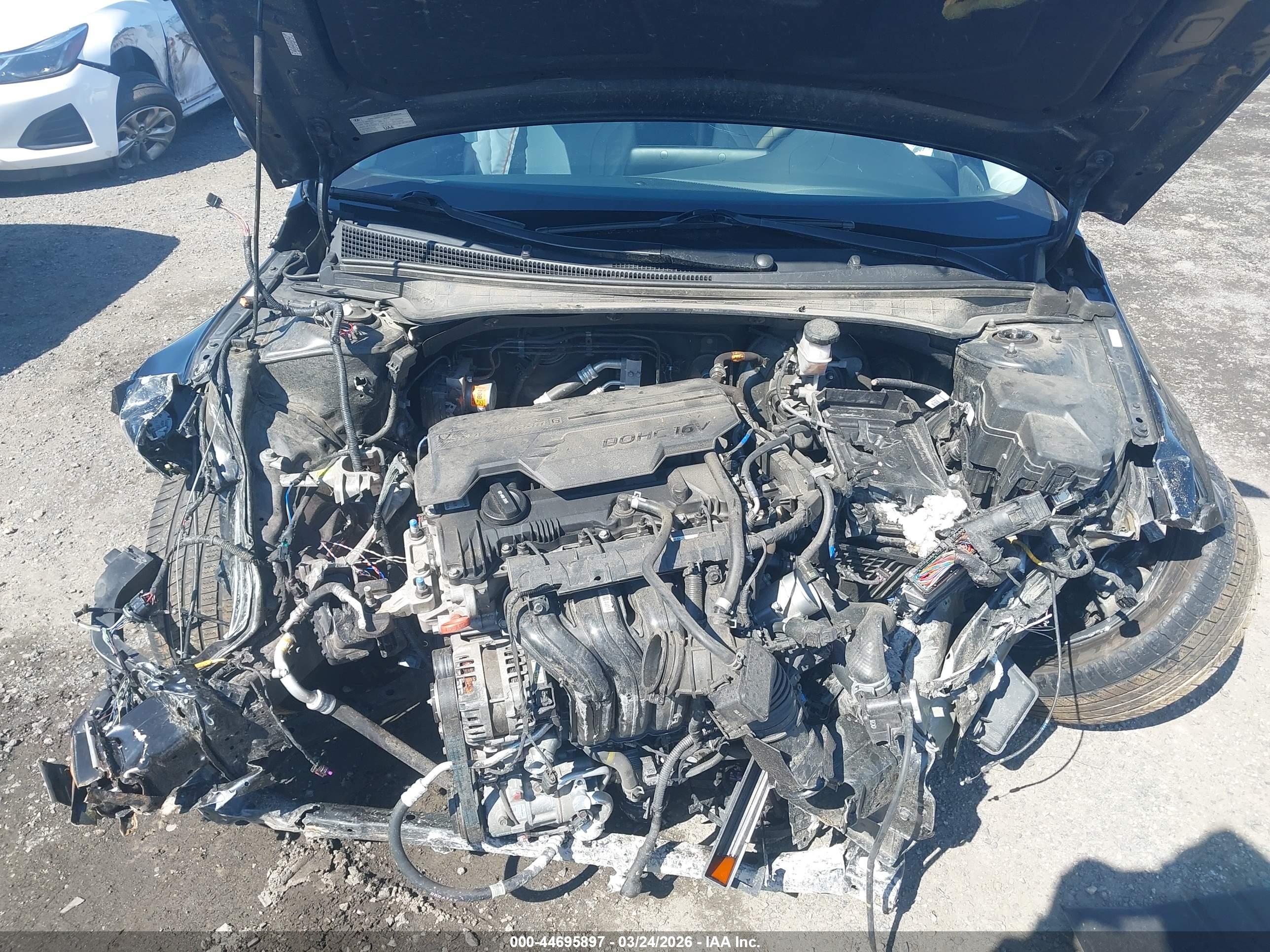 HYUNDAI ELANTRA image 10