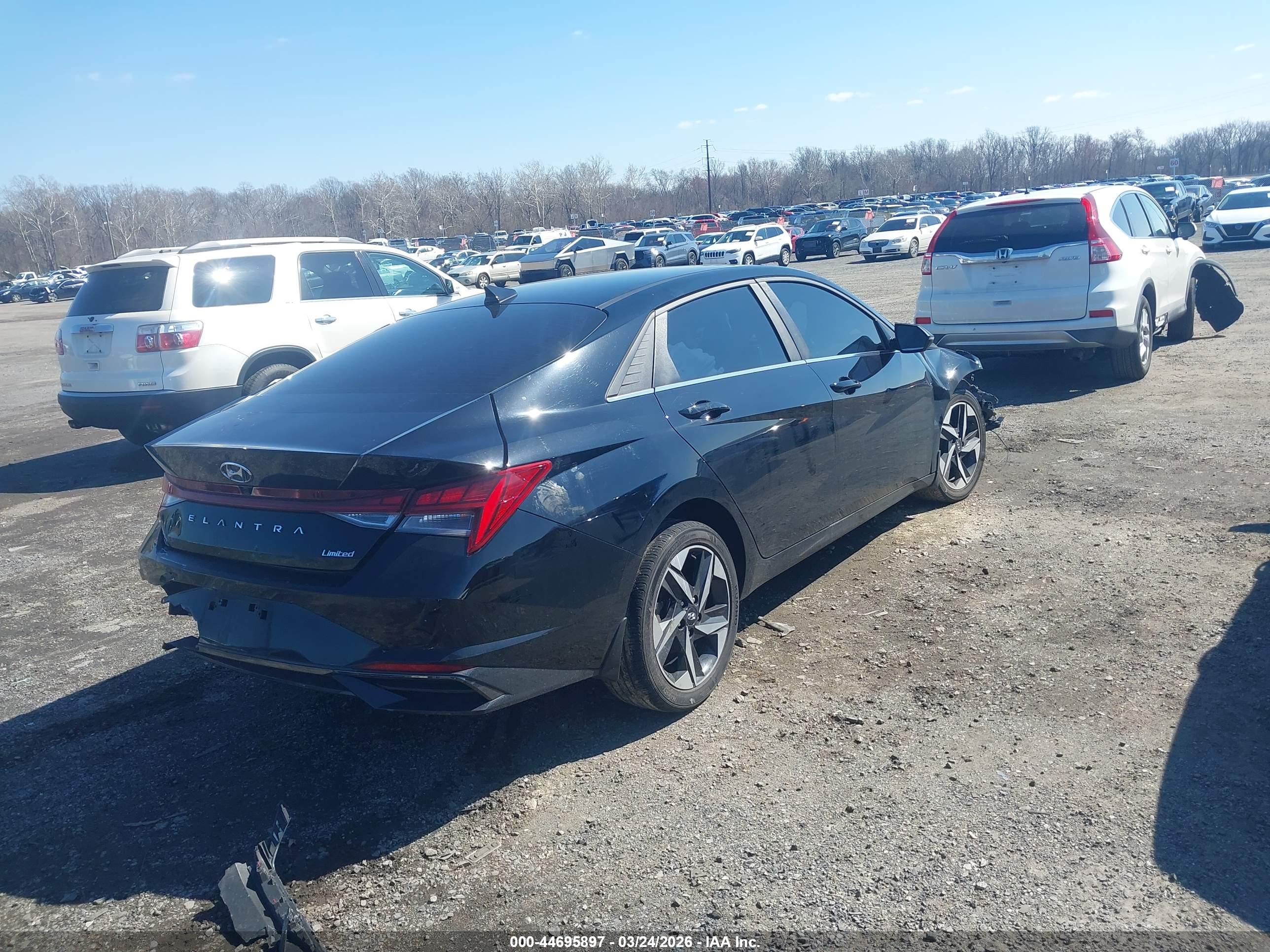 HYUNDAI ELANTRA image 4