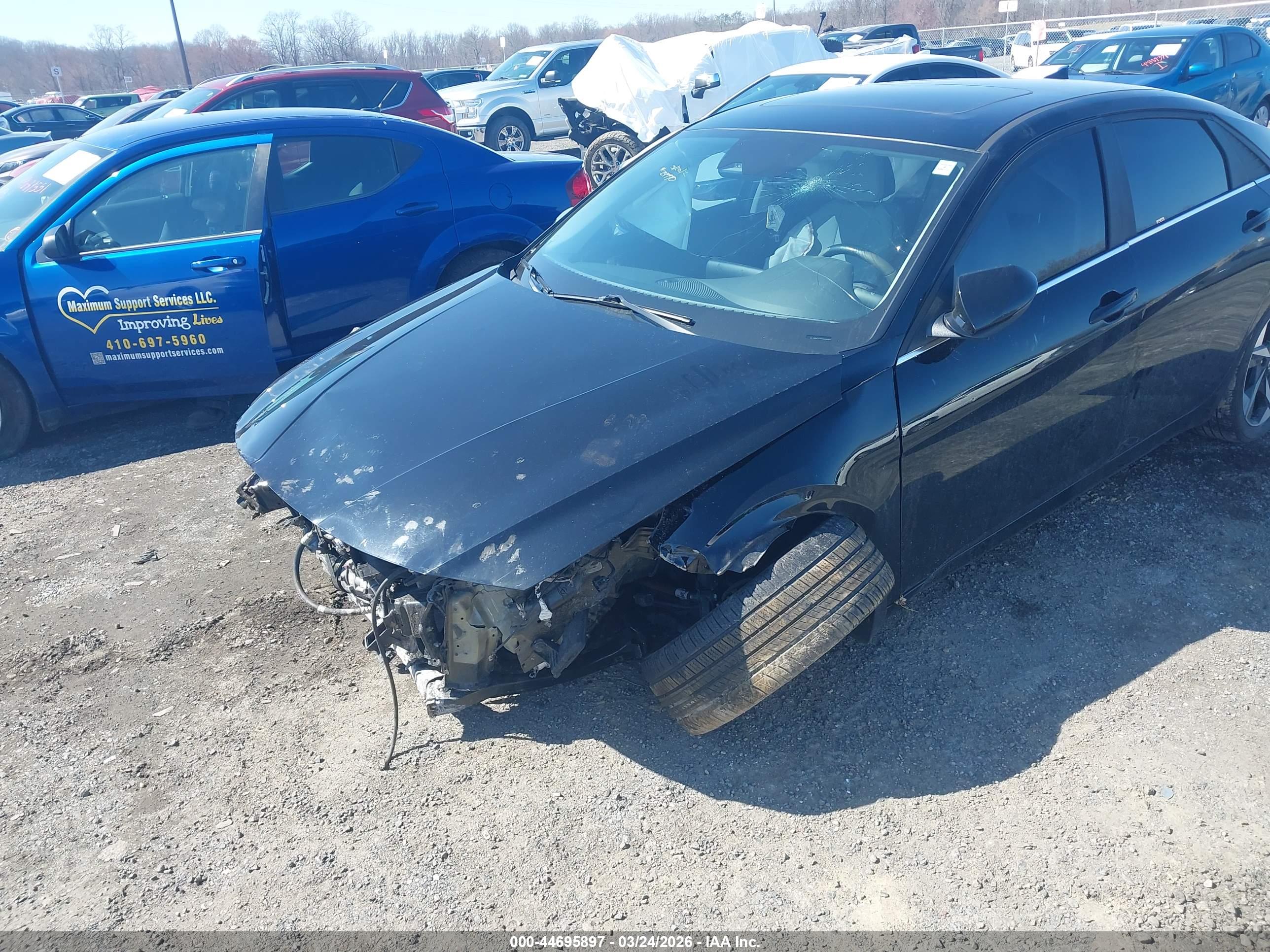 HYUNDAI ELANTRA image 6