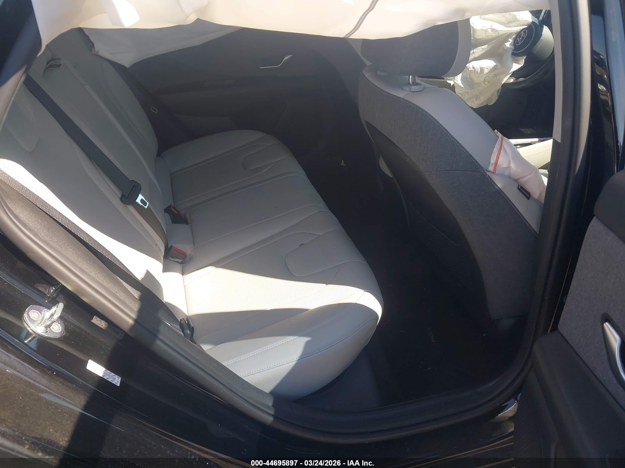 HYUNDAI ELANTRA image 8