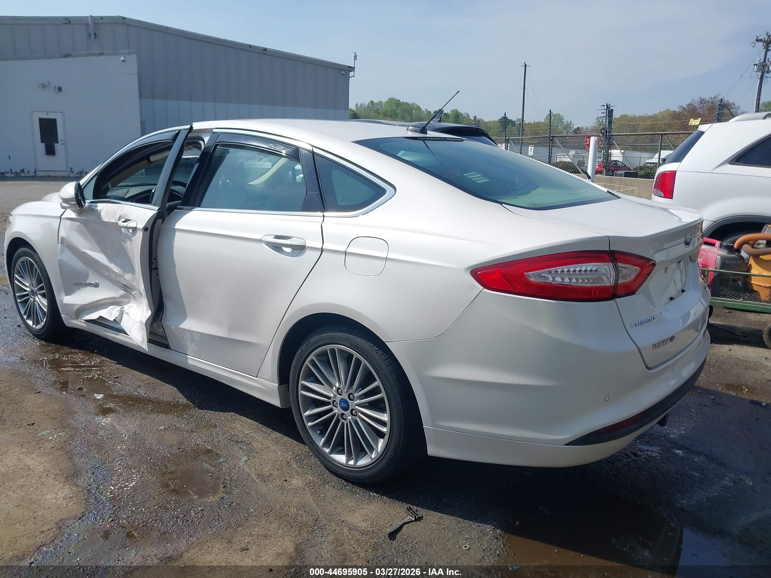 FORD FUSION image 3
