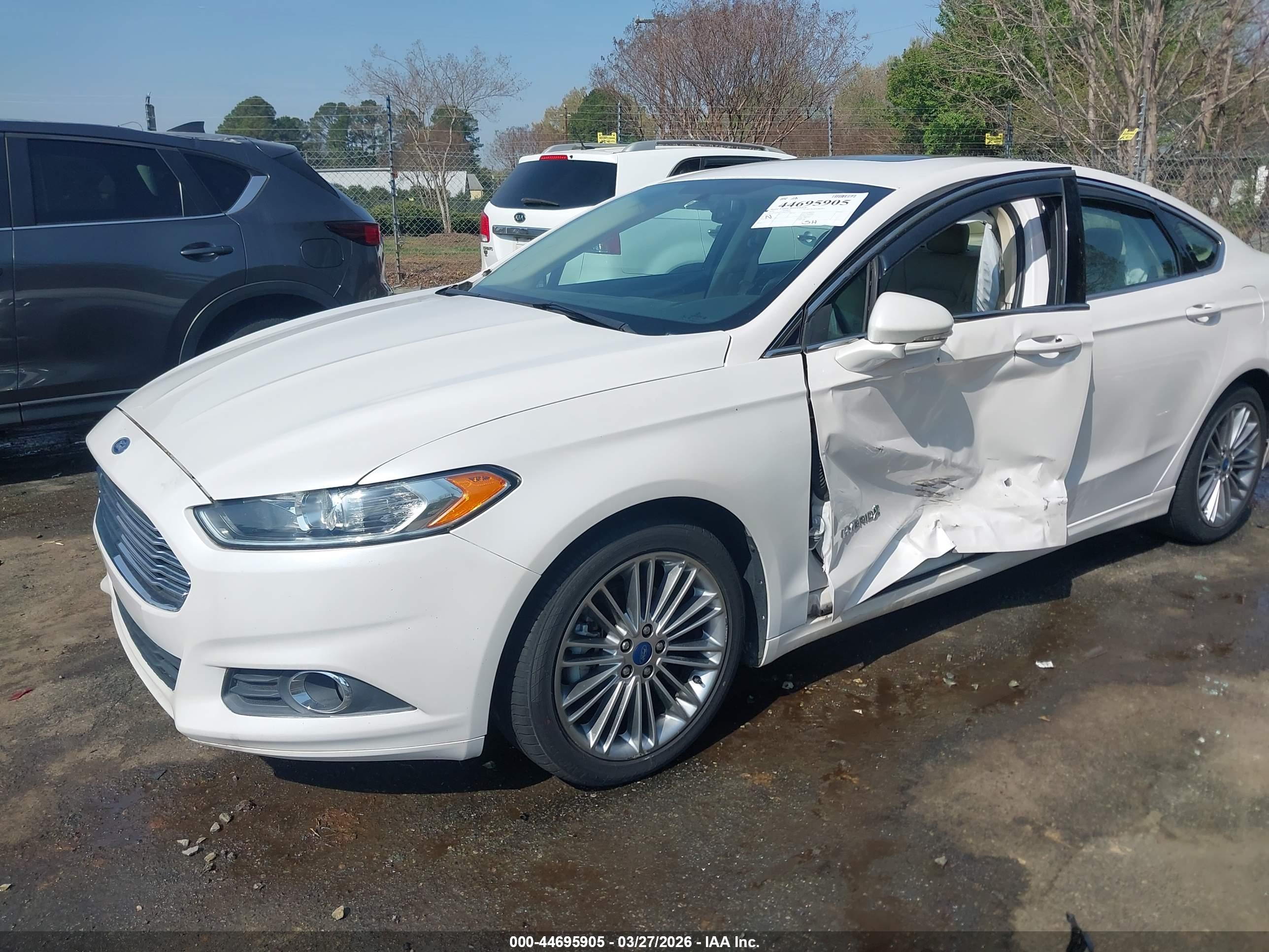 FORD FUSION image 6