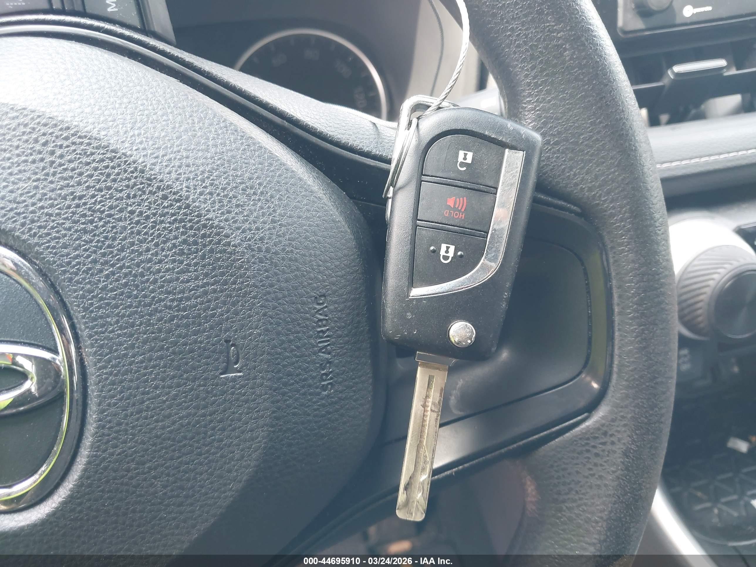 TOYOTA RAV4 image 11