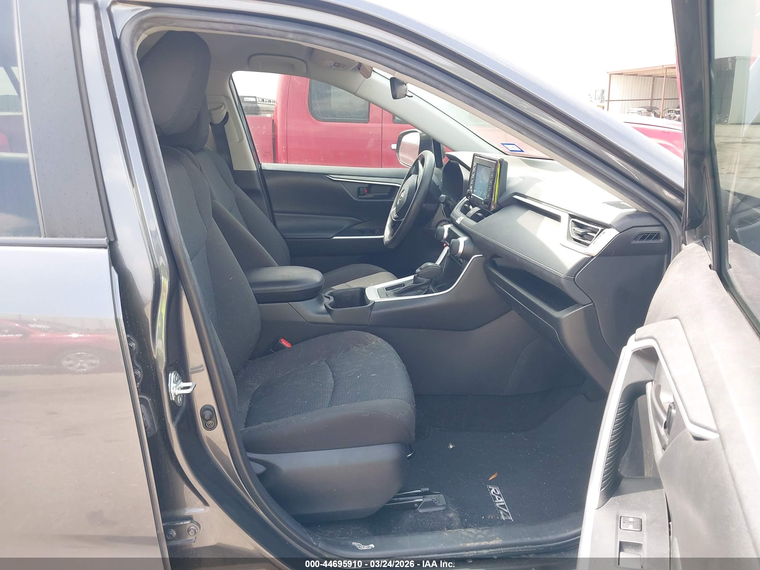 TOYOTA RAV4 image 5