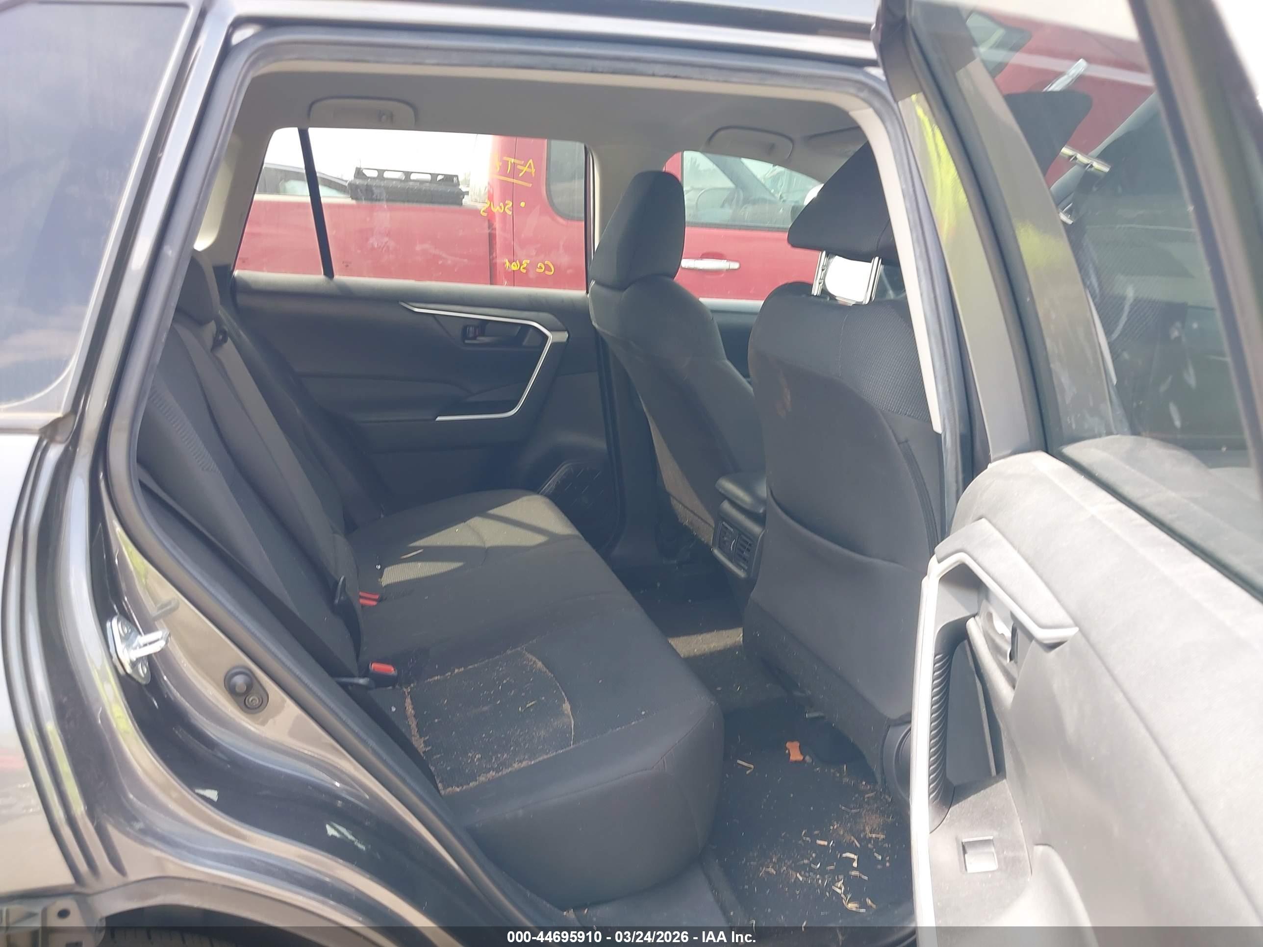 TOYOTA RAV4 image 8