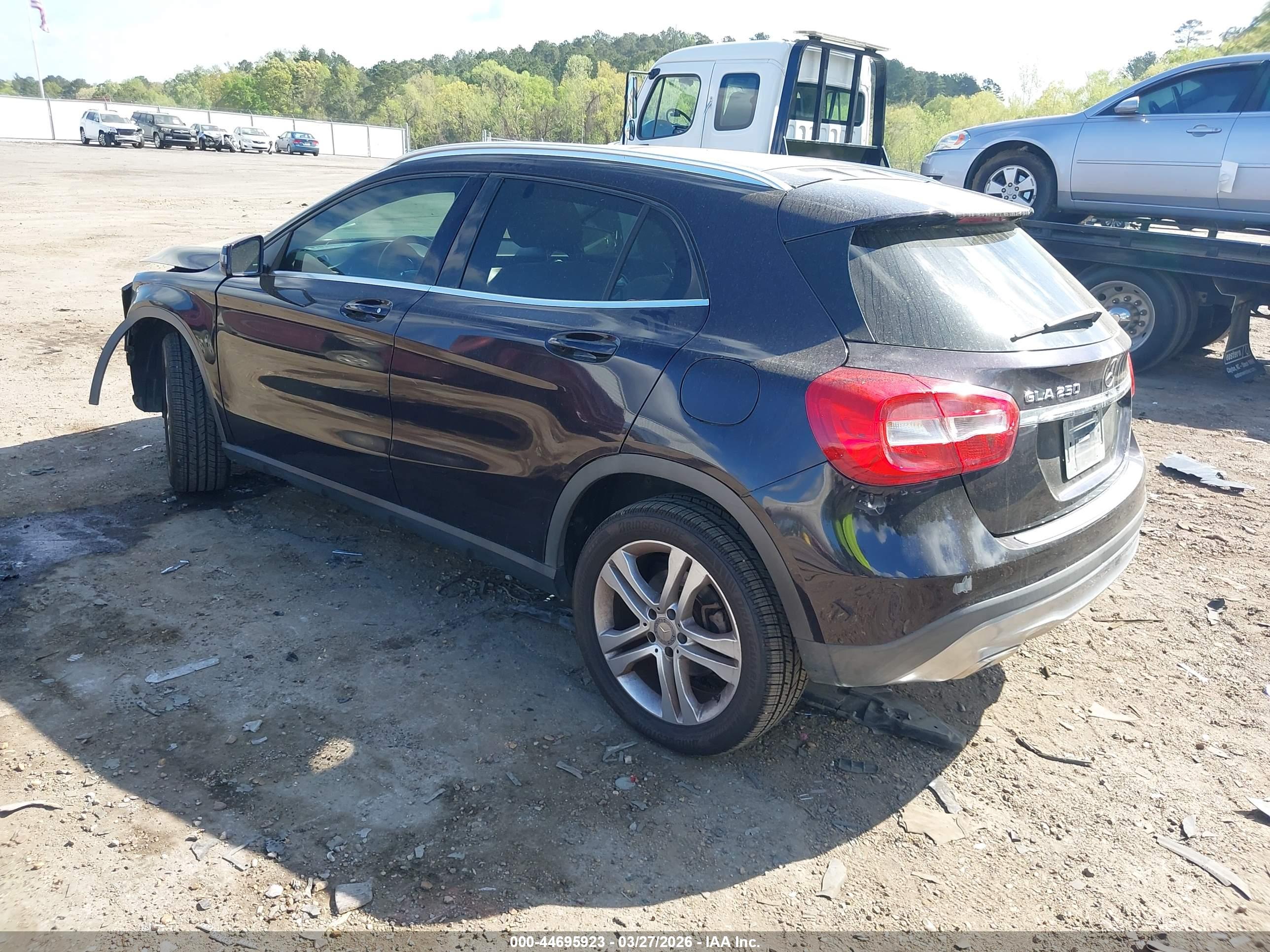 MERCEDES-BENZ GLA image 3
