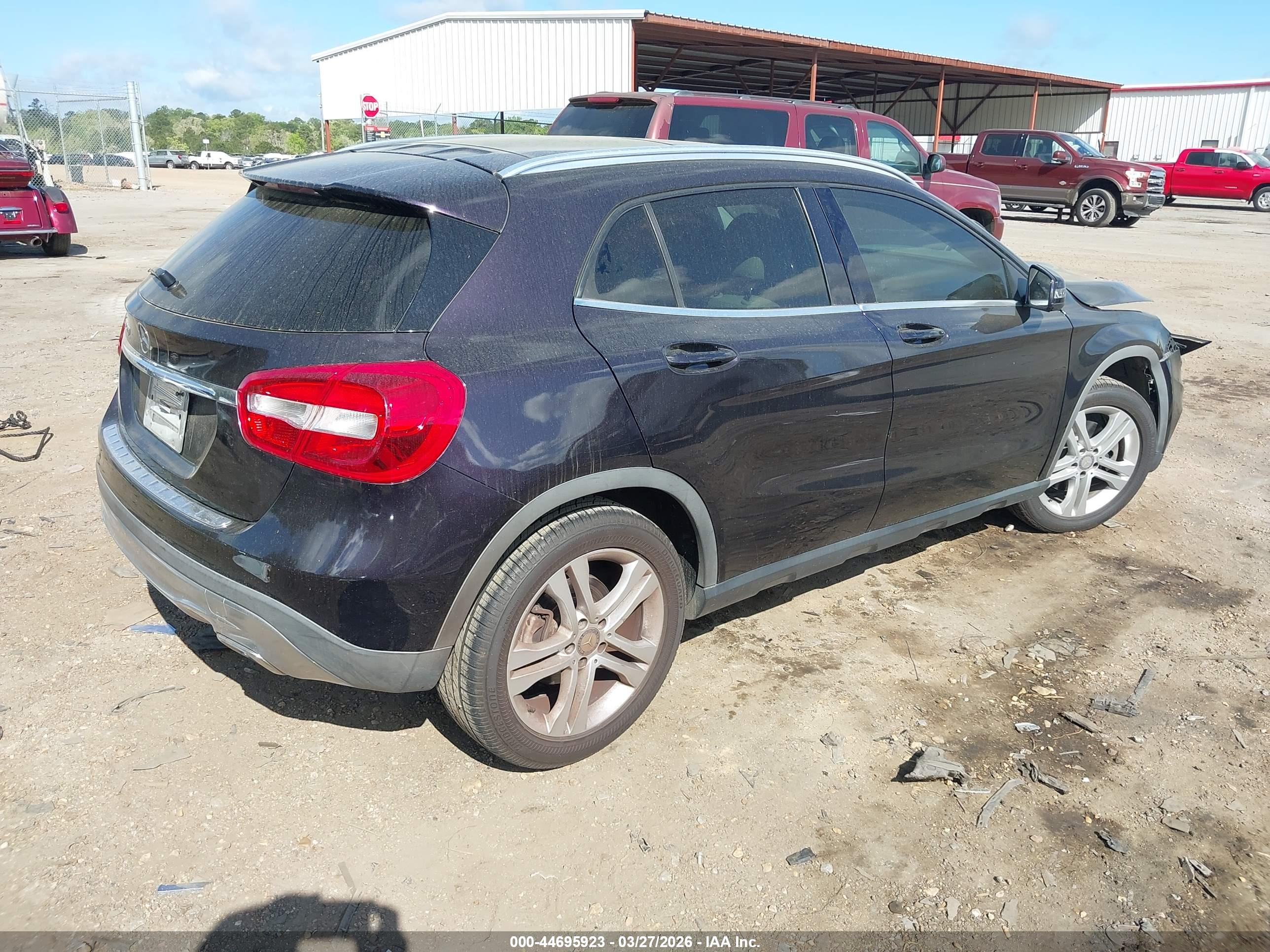 MERCEDES-BENZ GLA image 4