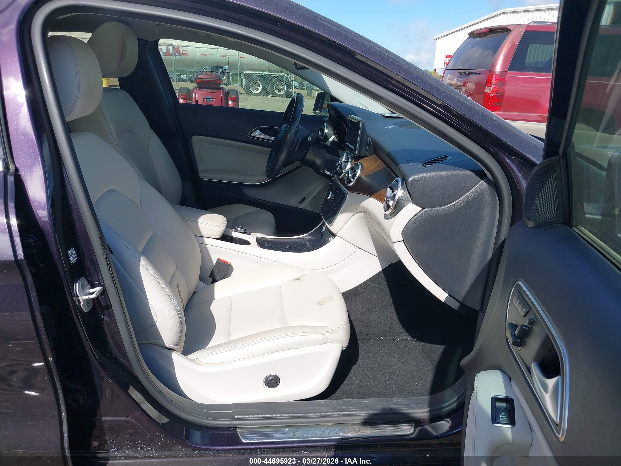 MERCEDES-BENZ GLA image 5