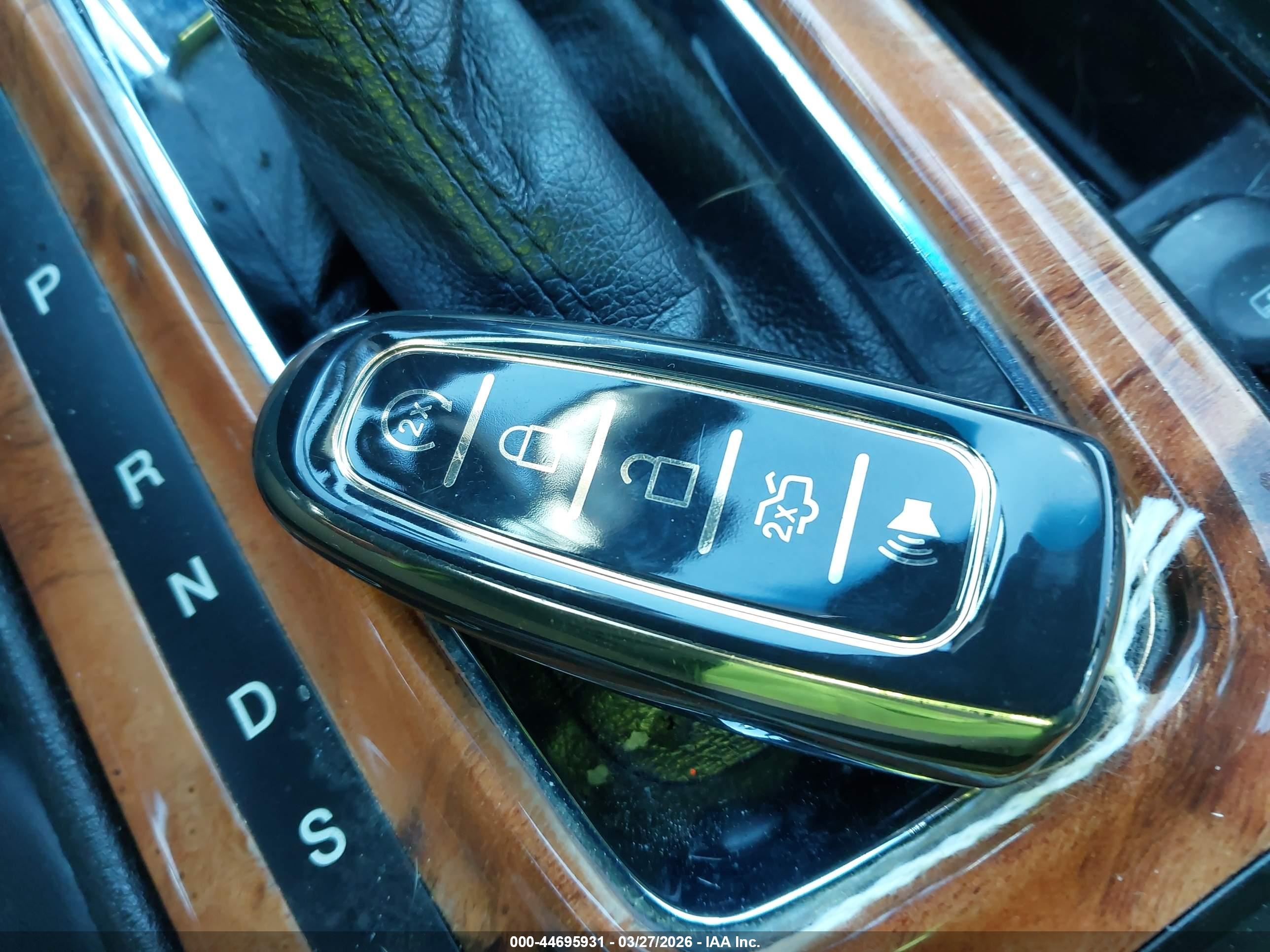 LINCOLN MKS image 11