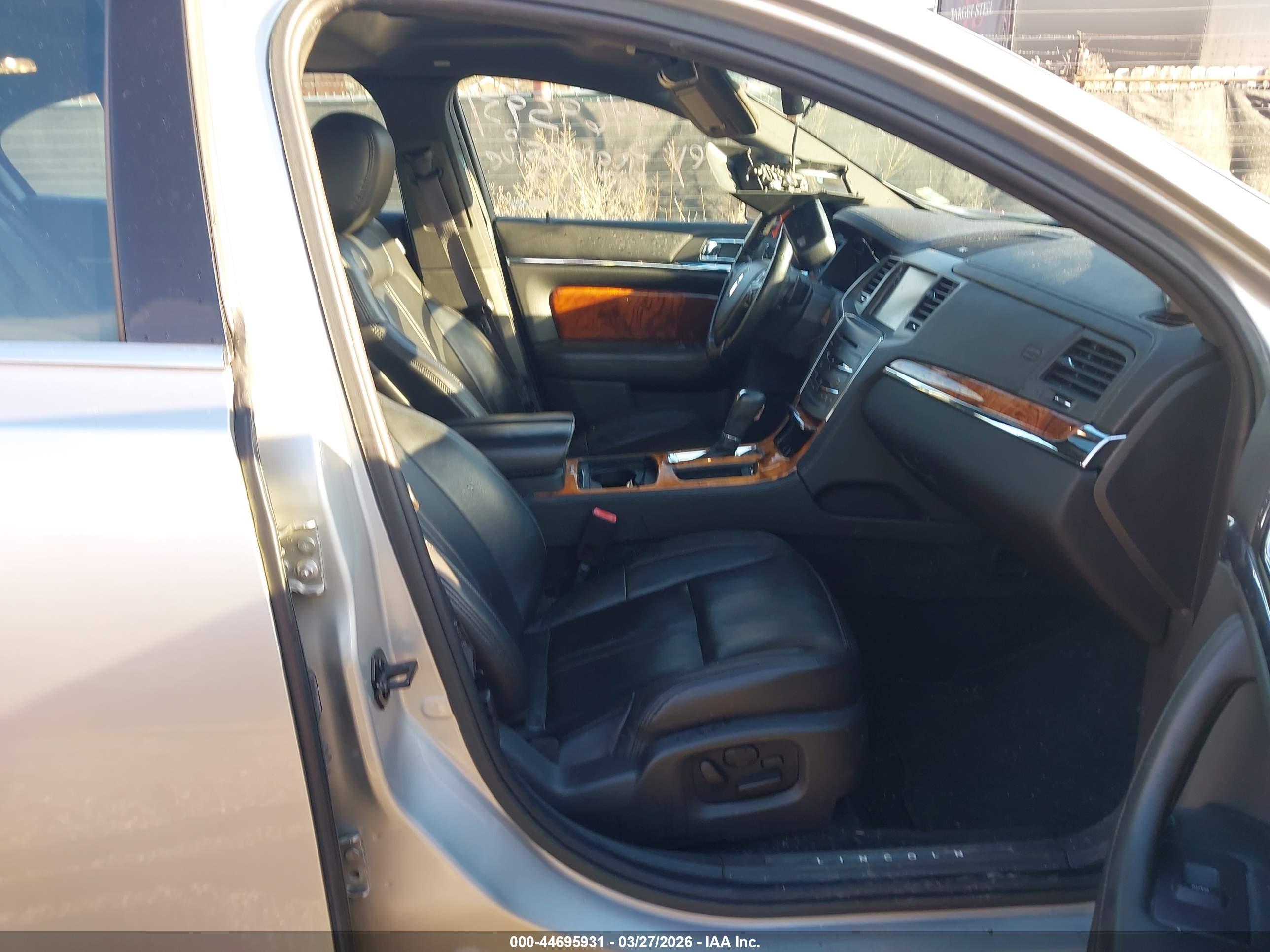 LINCOLN MKS image 5
