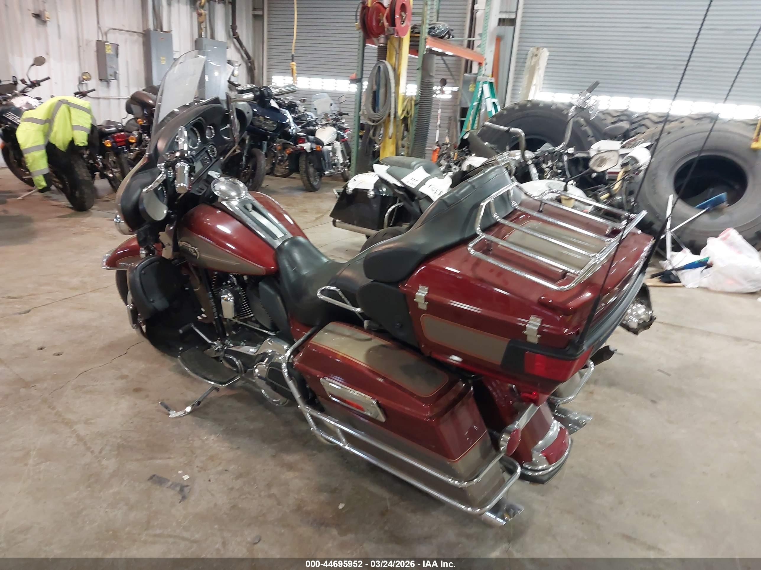HARLEY-DAVIDSON FLHTCU image 3