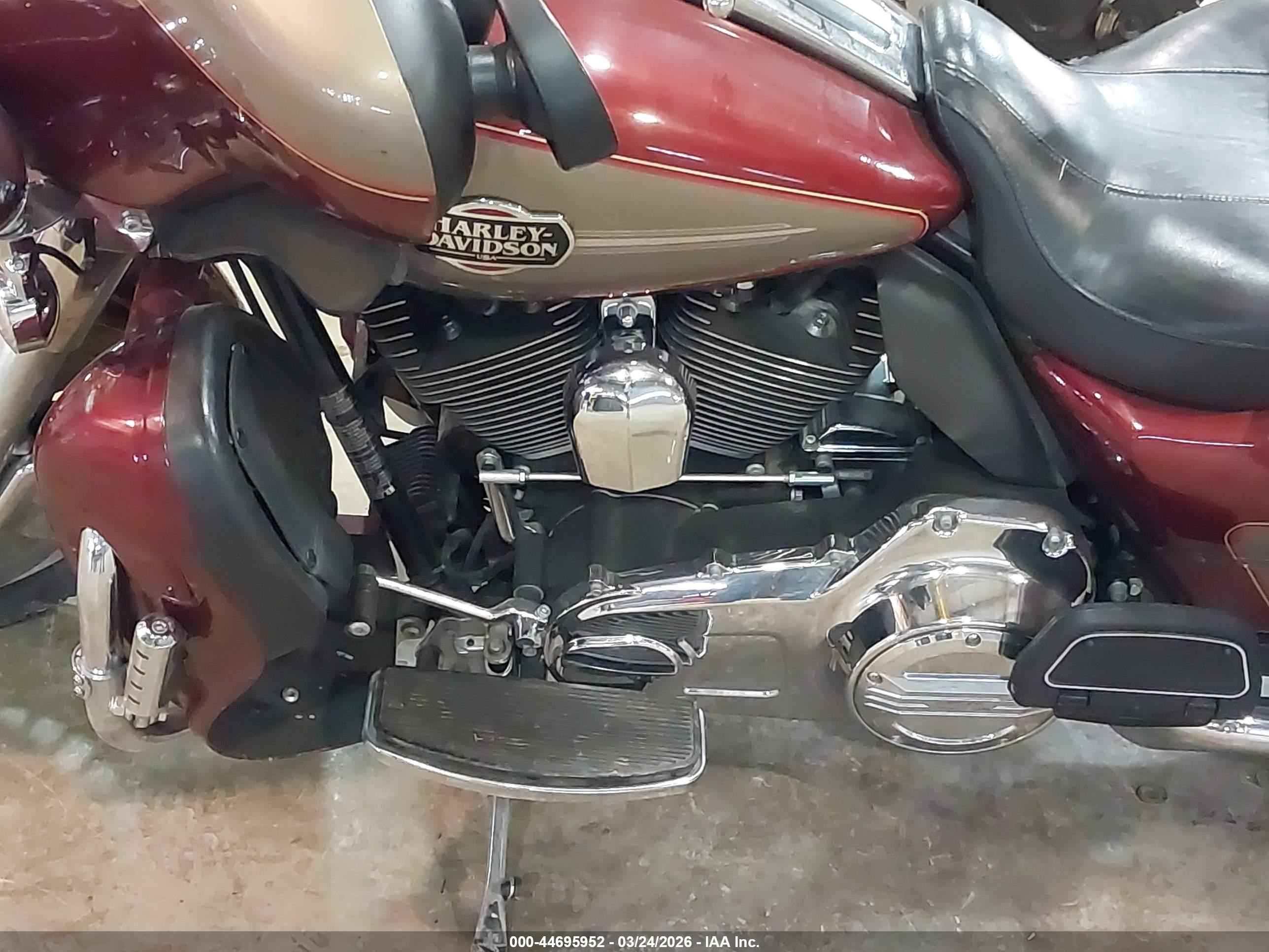 HARLEY-DAVIDSON FLHTCU image 9