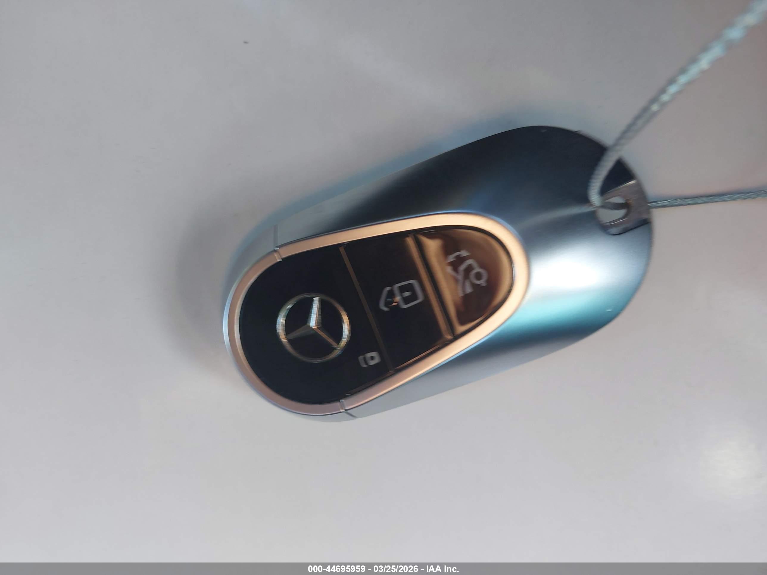 MERCEDES-BENZ EQS image 11