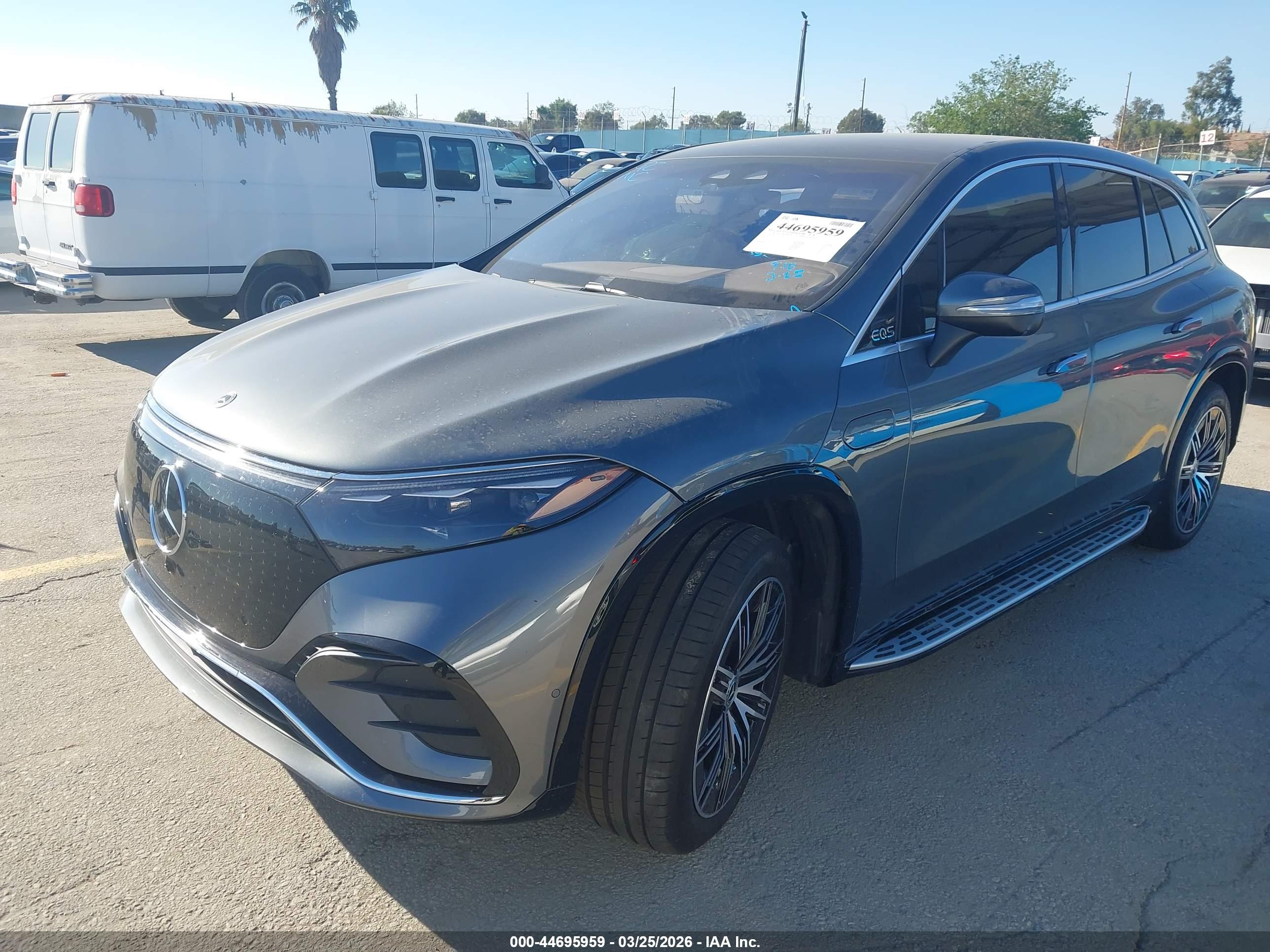 MERCEDES-BENZ EQS image 2