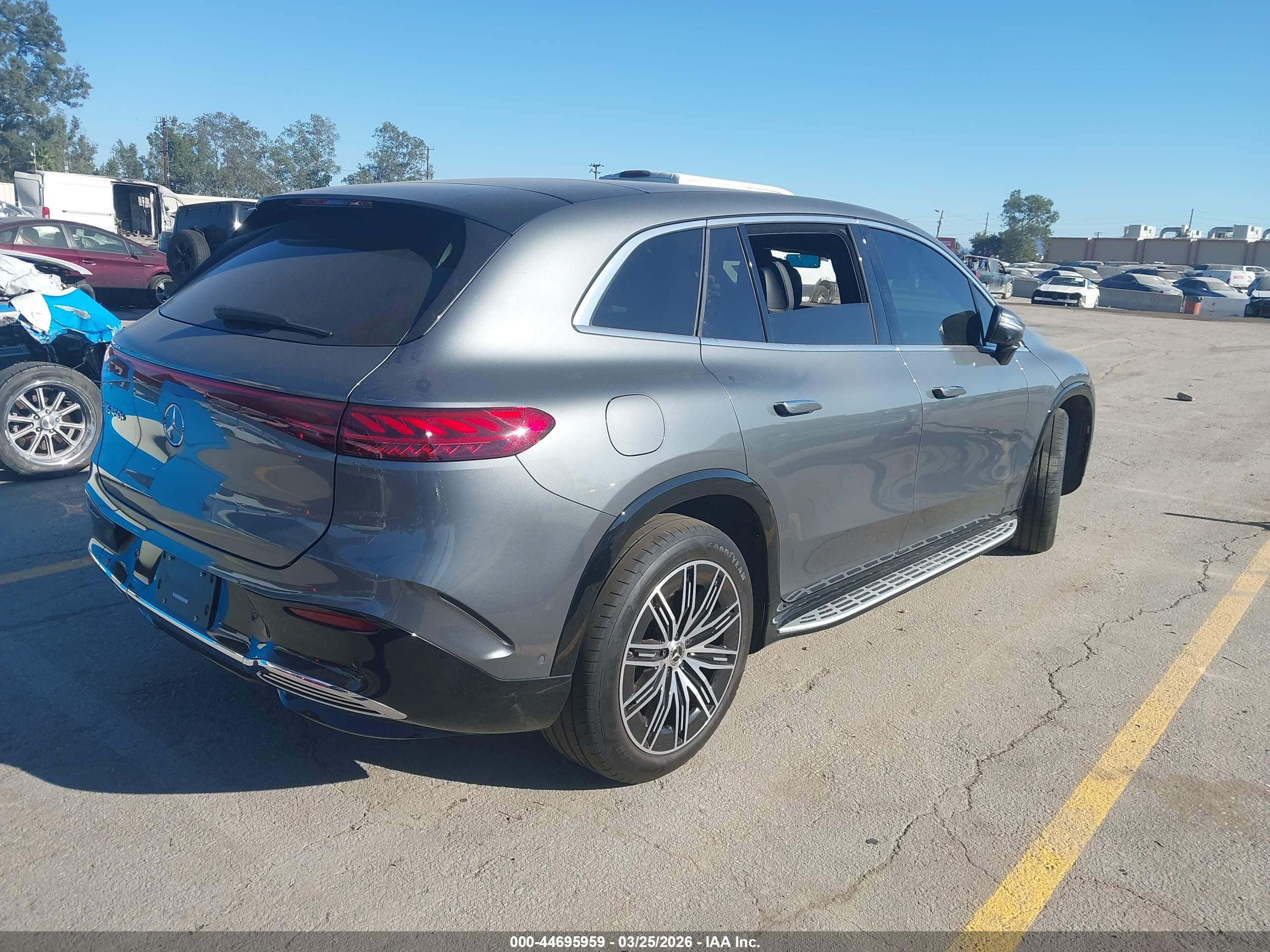 MERCEDES-BENZ EQS image 4