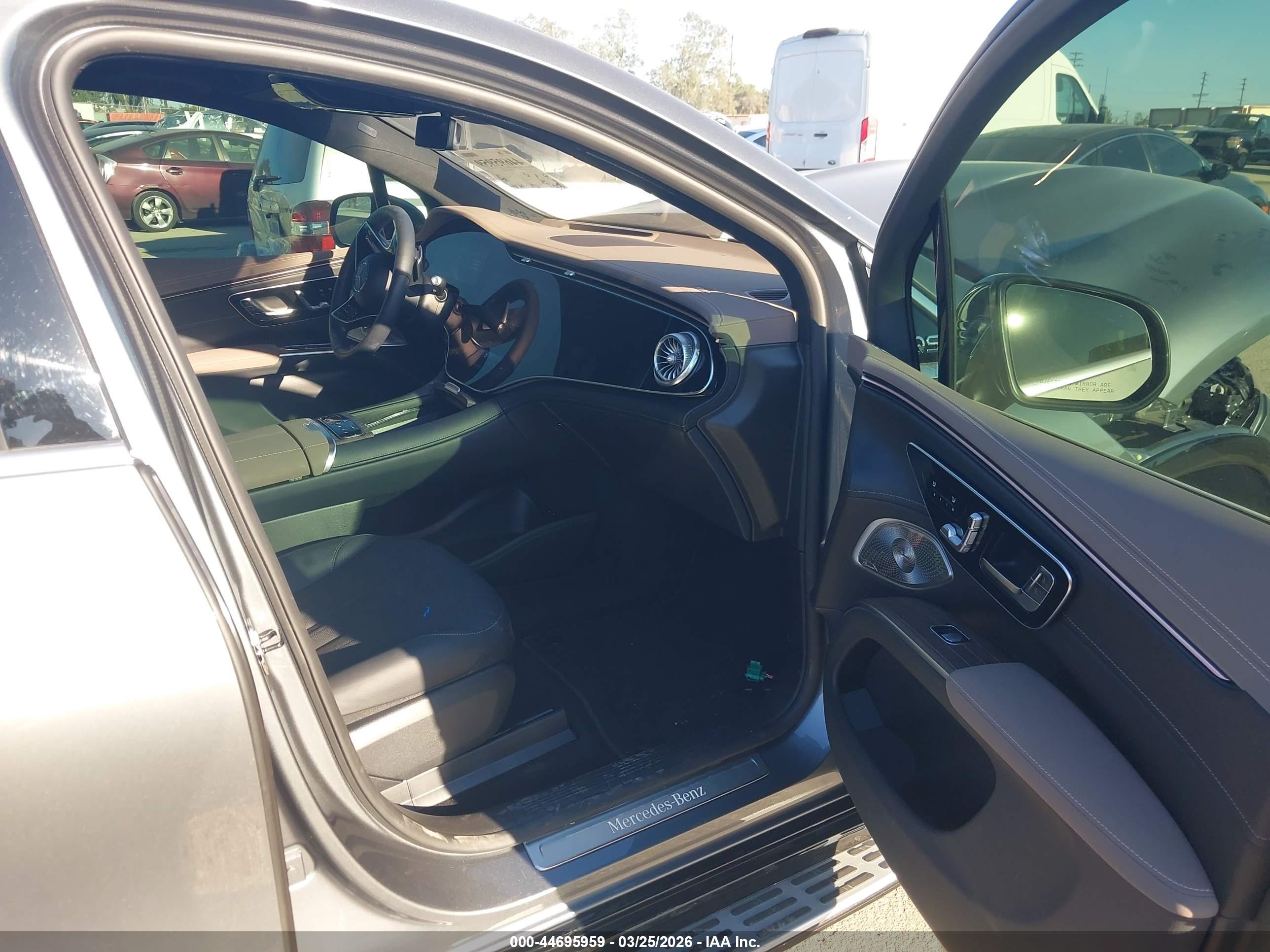 MERCEDES-BENZ EQS image 5